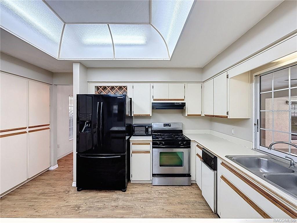 Image 16 of 74 For 5396 Pine Ridge Boulevard