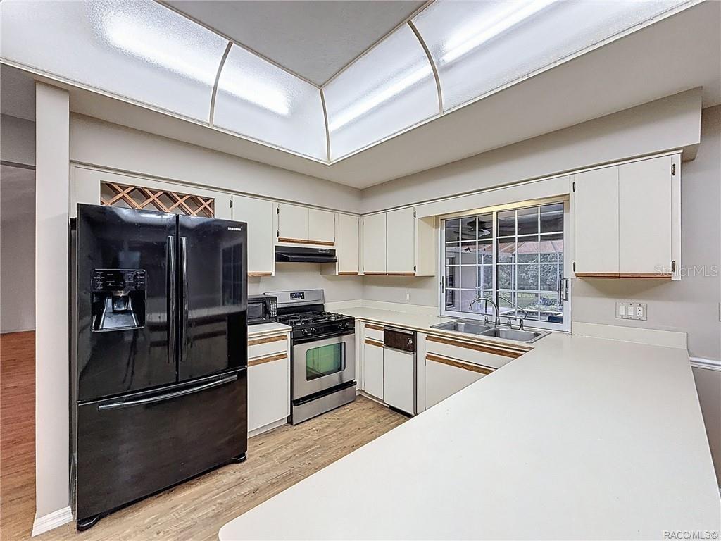 Image 17 of 74 For 5396 Pine Ridge Boulevard