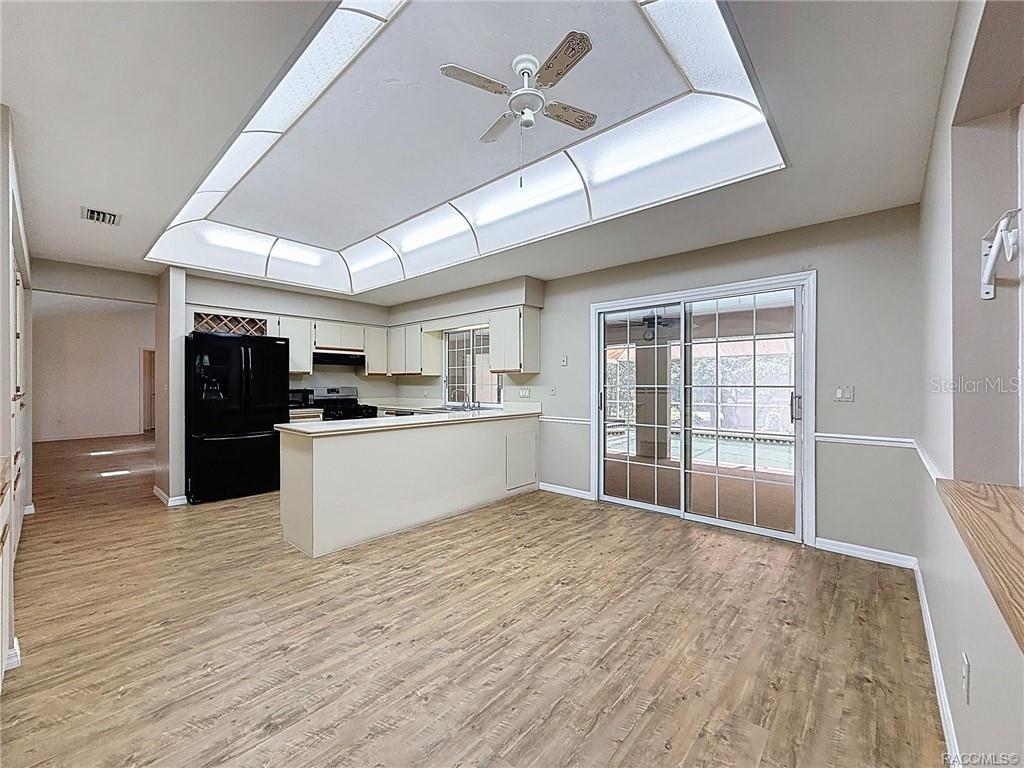 Image 19 of 74 For 5396 Pine Ridge Boulevard