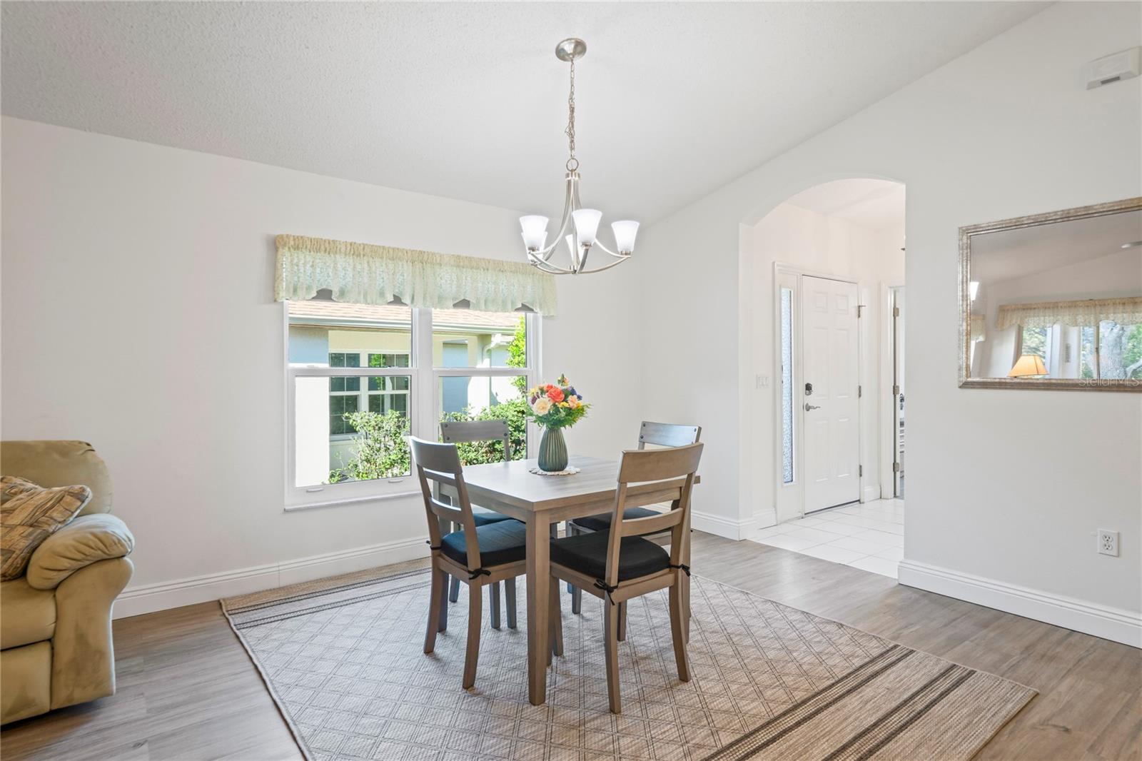 Image 16 of 76 For 11242 Heathrow Avenue