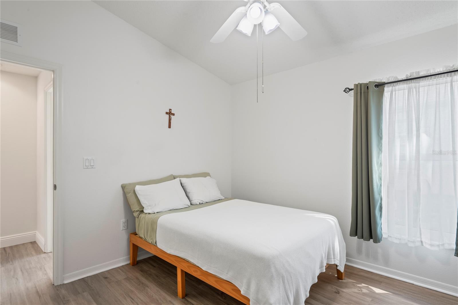 Image 29 of 76 For 11242 Heathrow Avenue