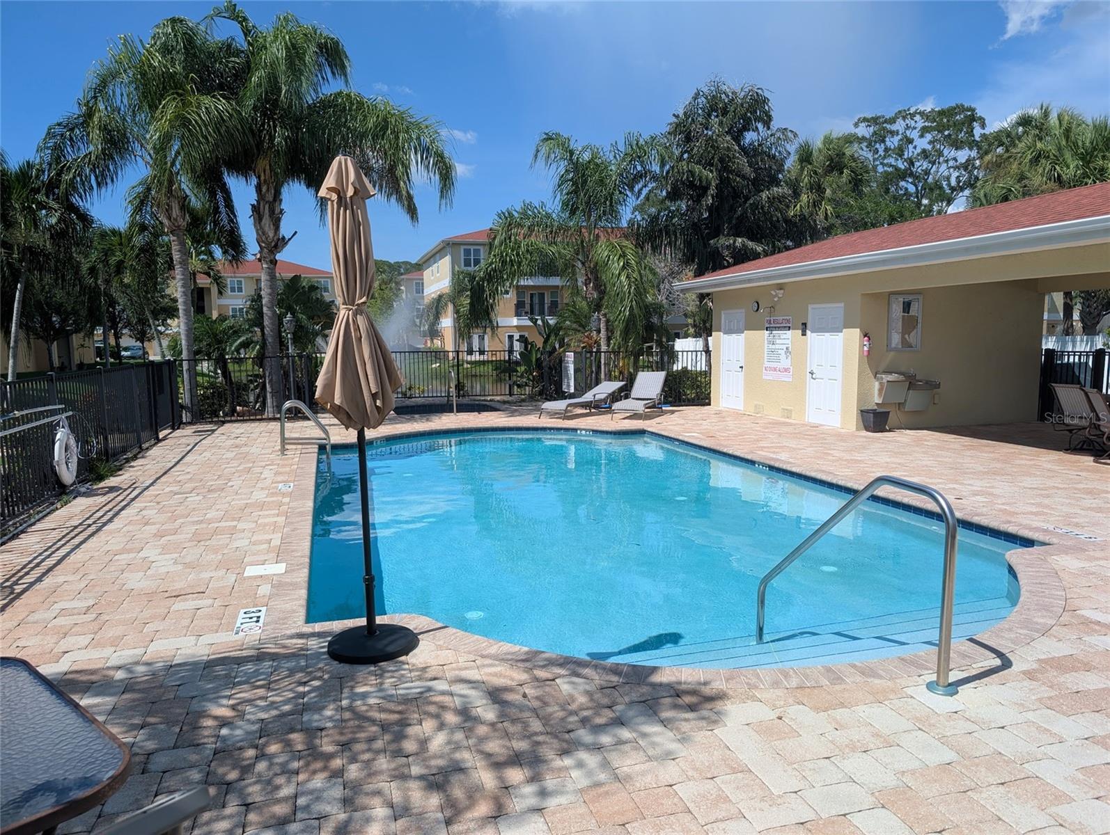 Listing photo id 12 for 6394 Banyan Boulevard 204