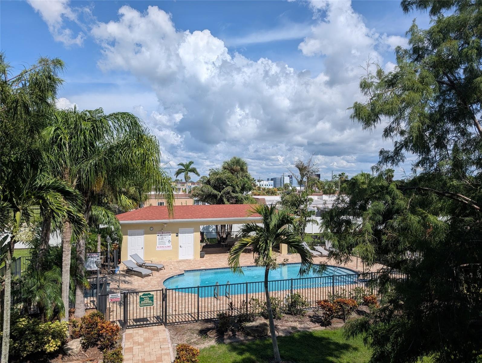 Listing photo id 13 for 6394 Banyan Boulevard 204