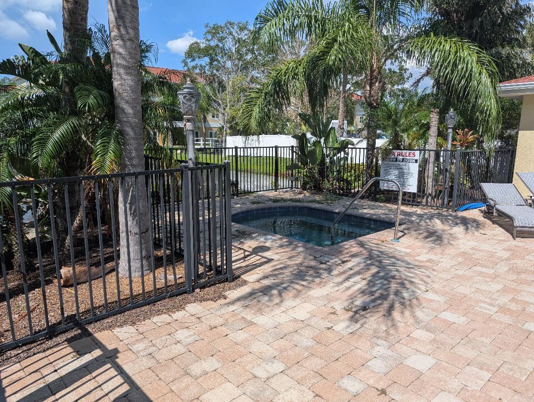 Listing photo id 16 for 6394 Banyan Boulevard 204
