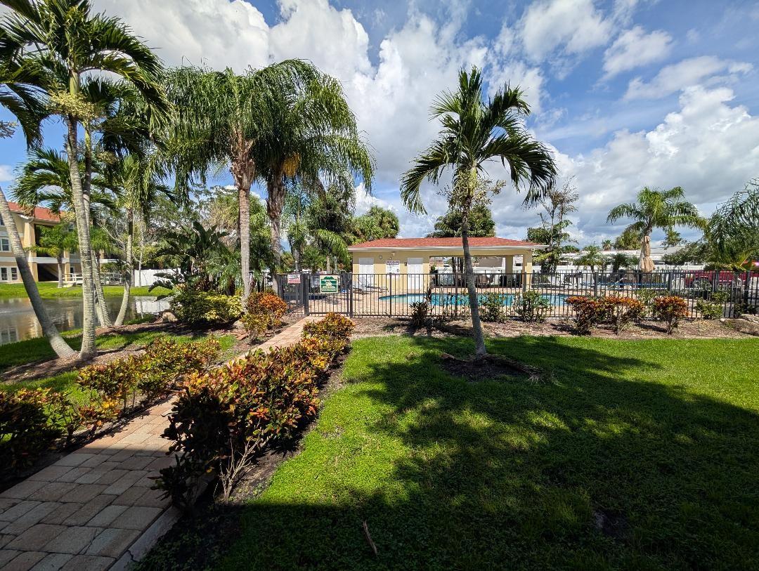 Listing photo id 17 for 6394 Banyan Boulevard 204