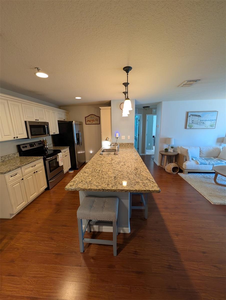 Listing photo id 3 for 6394 Banyan Boulevard 204