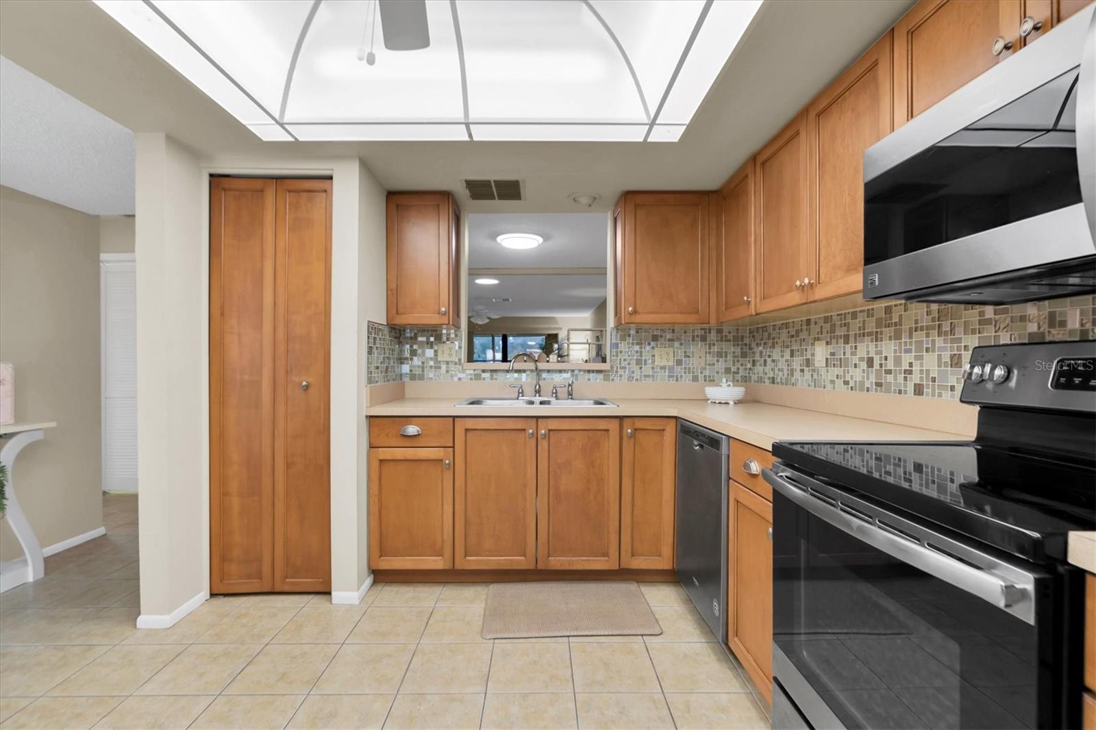Image 3 of 38 For 11311 Dollar Lake Drive 6