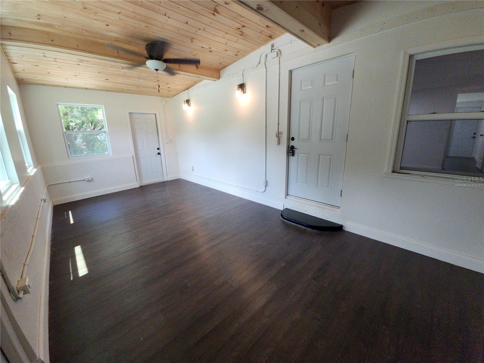 Image 4 of 23 For 8569 Admiral Byrd Lane