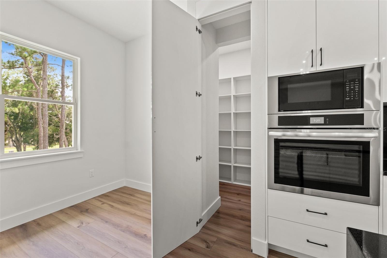 Image 20 of 61 For 4675 Hickory Oak Drive