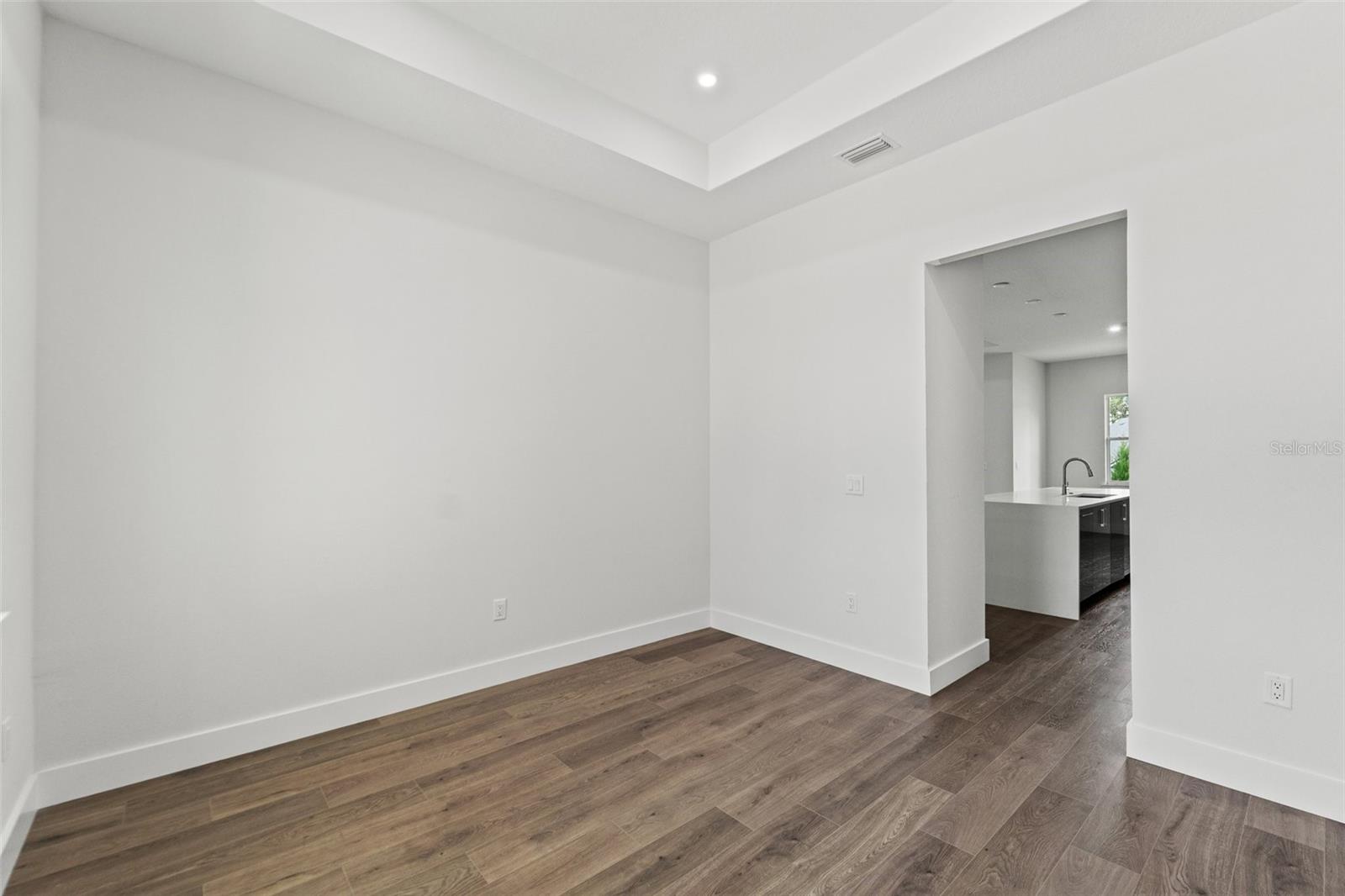 Image 18 of 61 For 4748 Hickory Oak Drive
