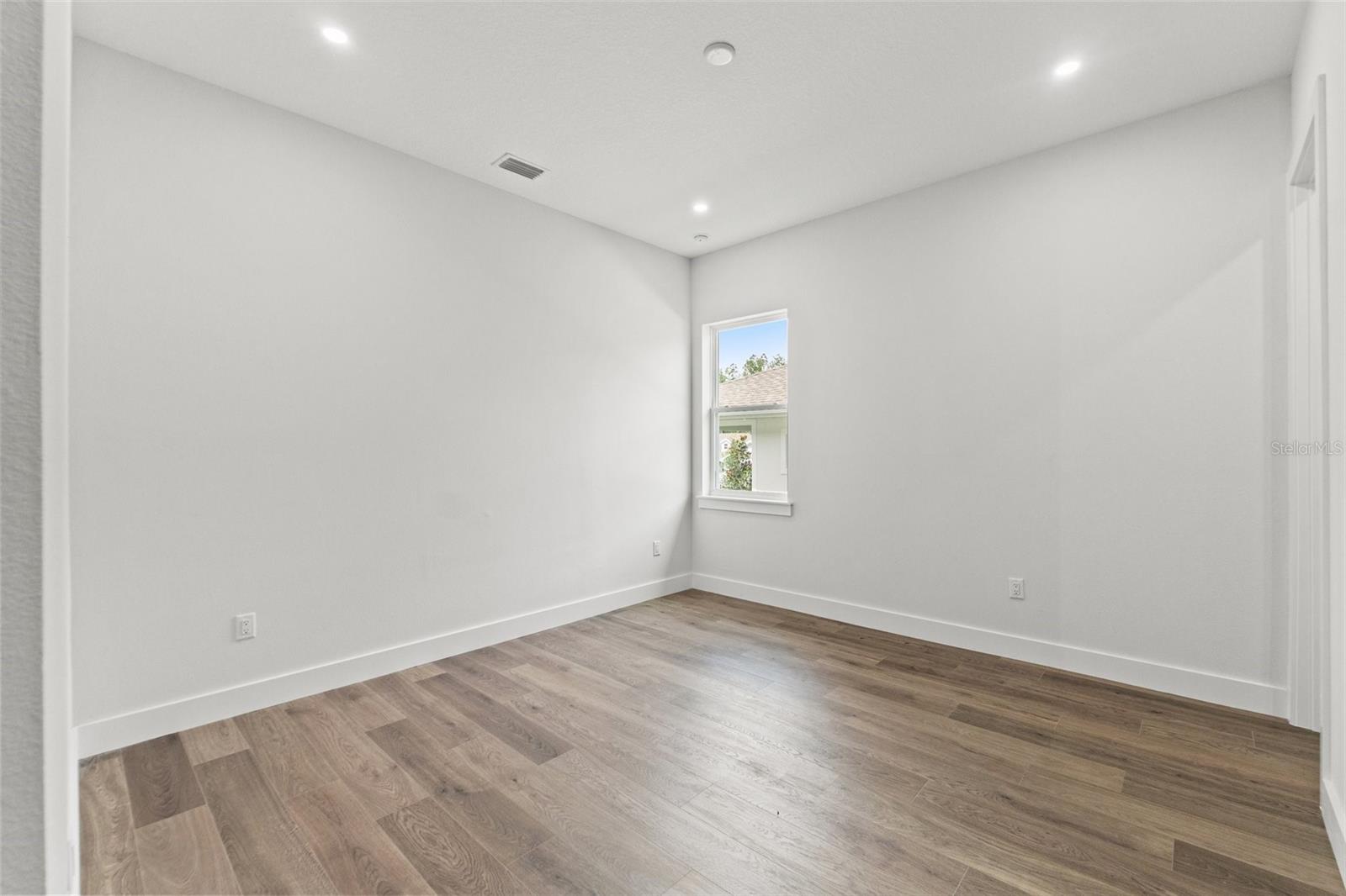 Image 19 of 61 For 4748 Hickory Oak Drive