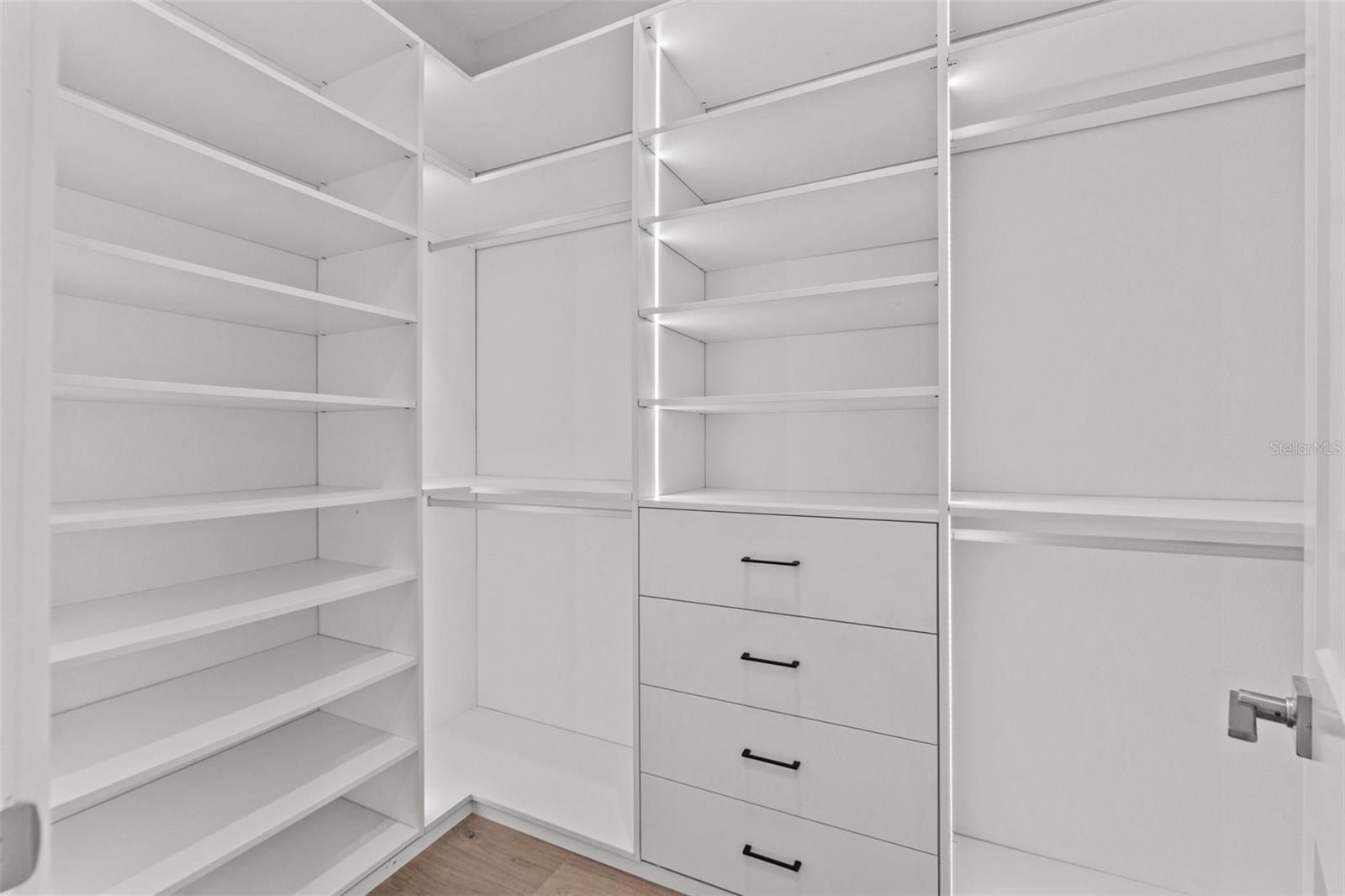 Image 33 of 61 For 4748 Hickory Oak Drive