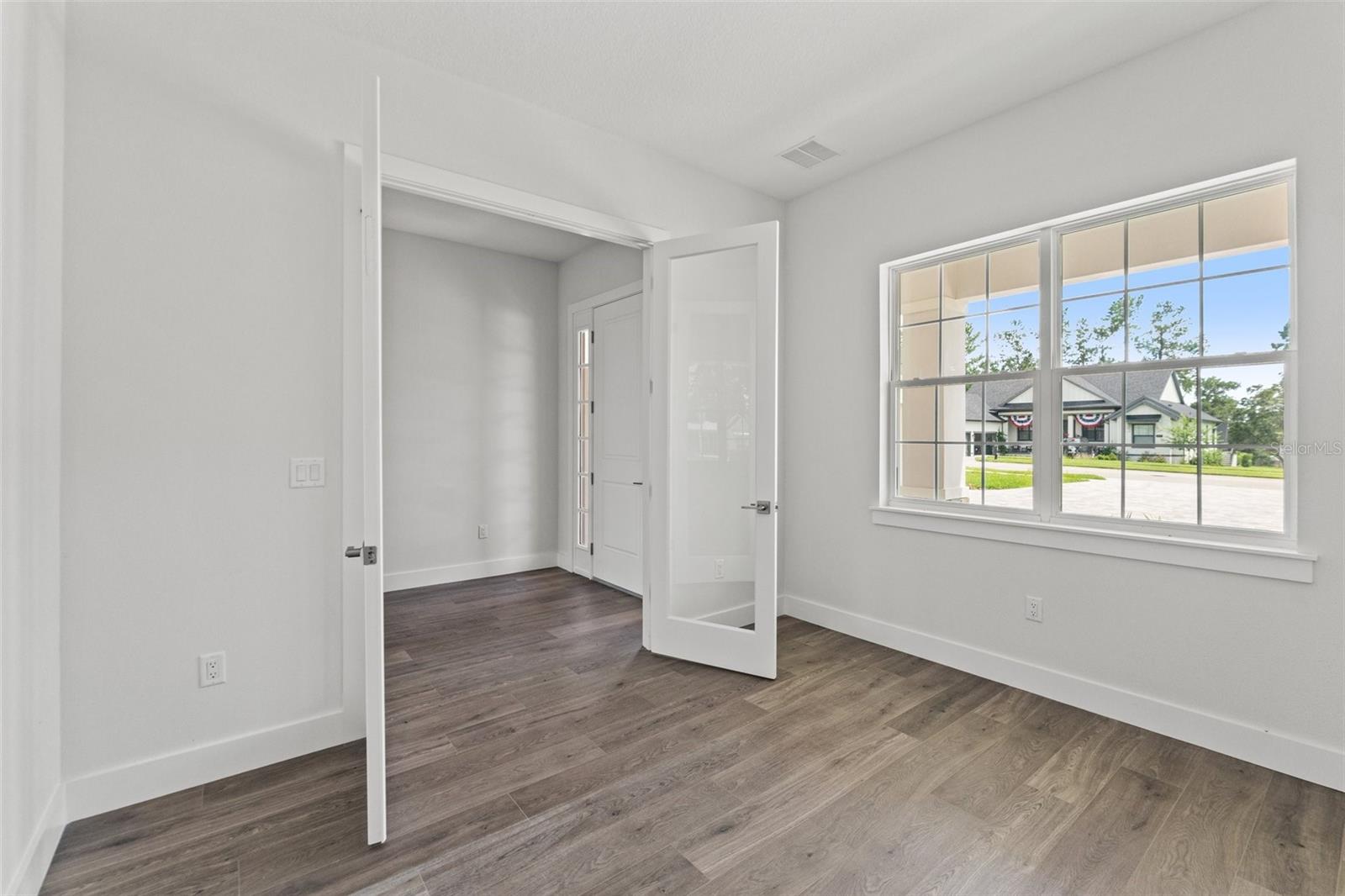 Image 6 of 61 For 4748 Hickory Oak Drive