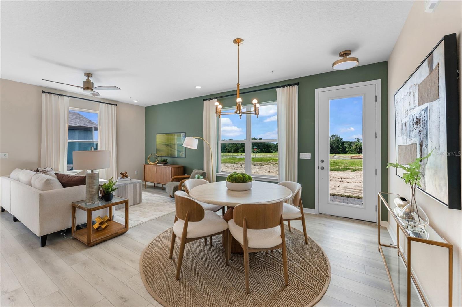 Image 17 of 35 For 612 Emerald Grove Drive