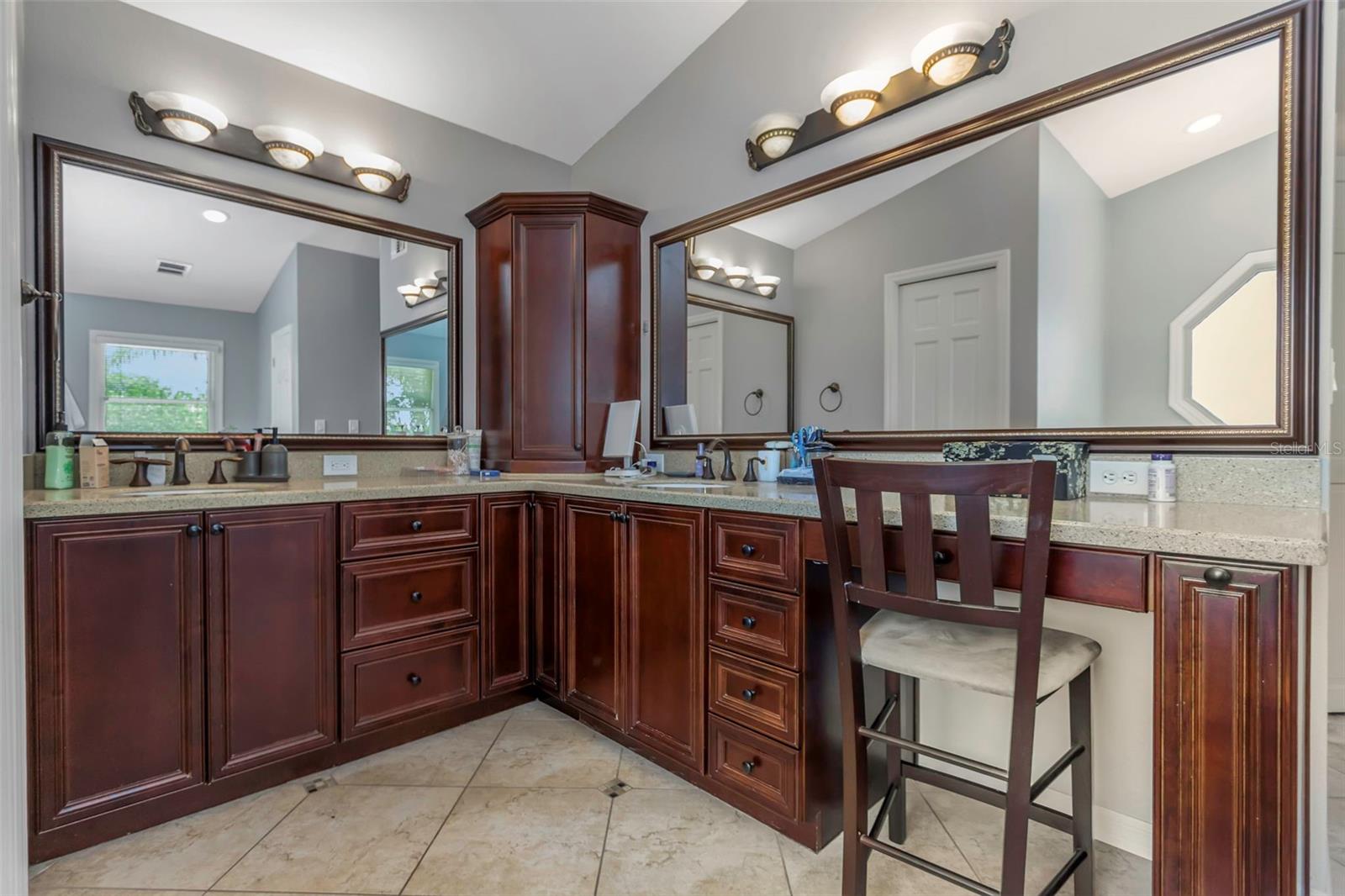 Image 33 of 75 For 1065 Sable Court Ne