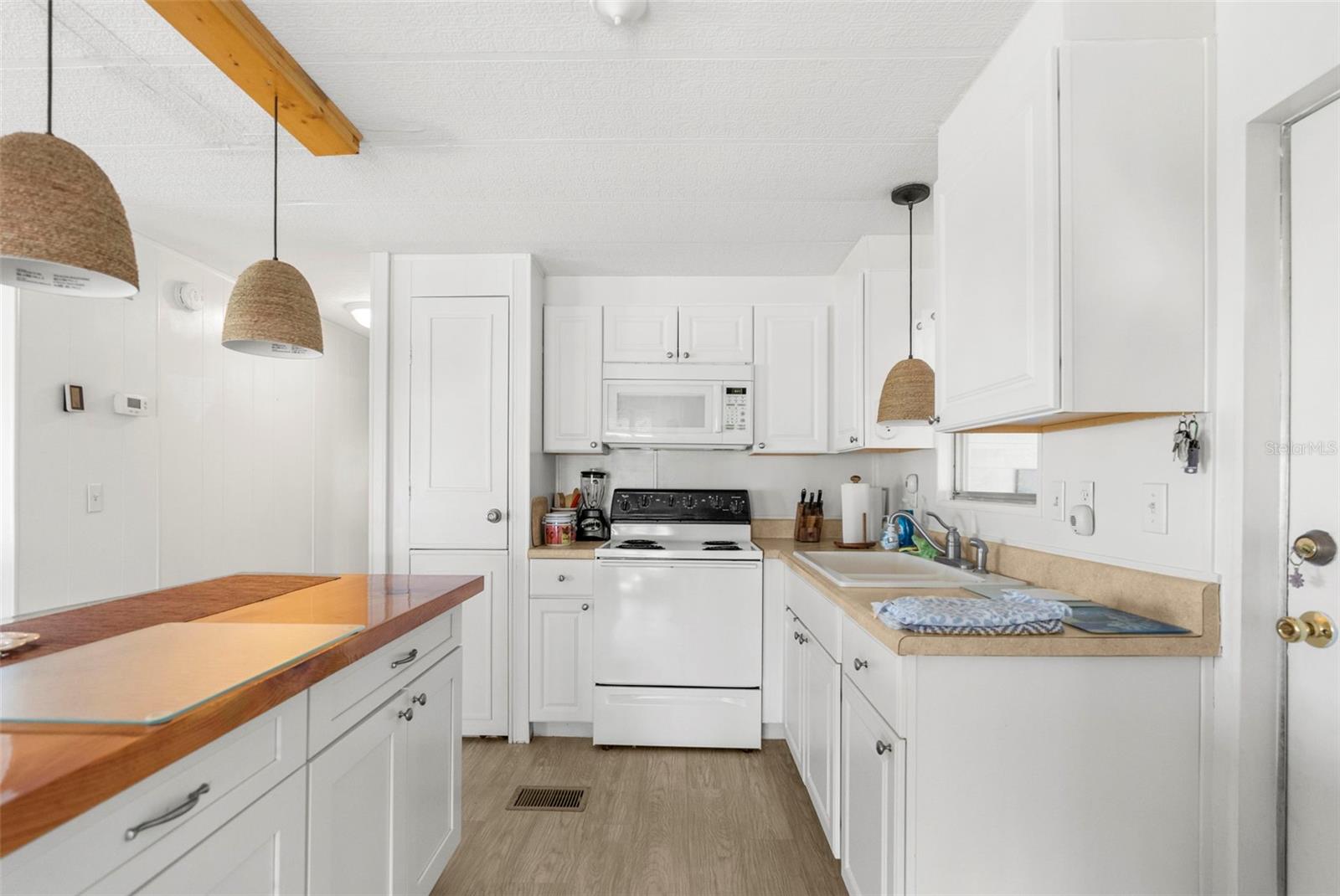 Image 14 of 37 For 8099 Dalavan Drive