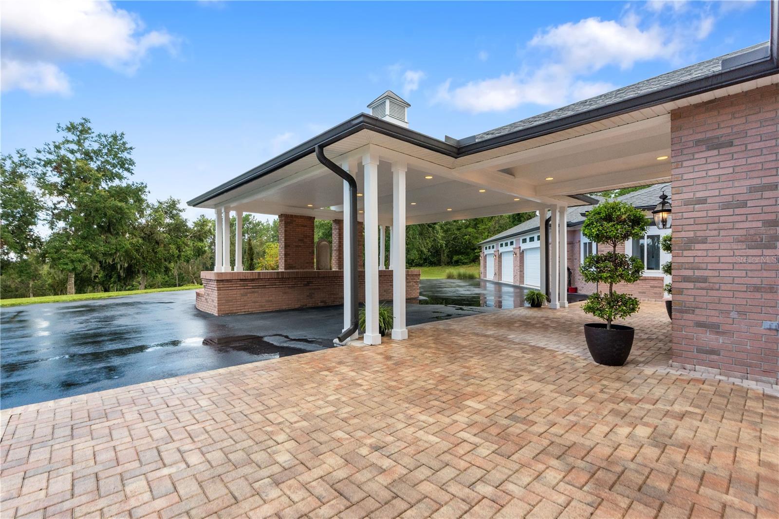 Image 12 of 99 For 22370 Skyview Circle