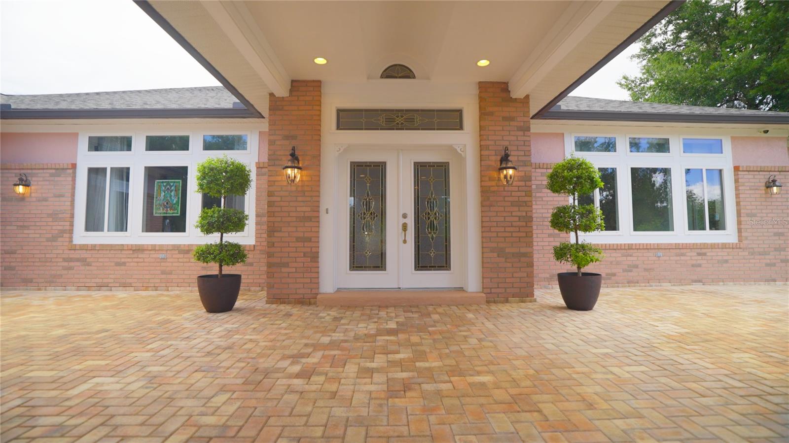 Image 13 of 99 For 22370 Skyview Circle