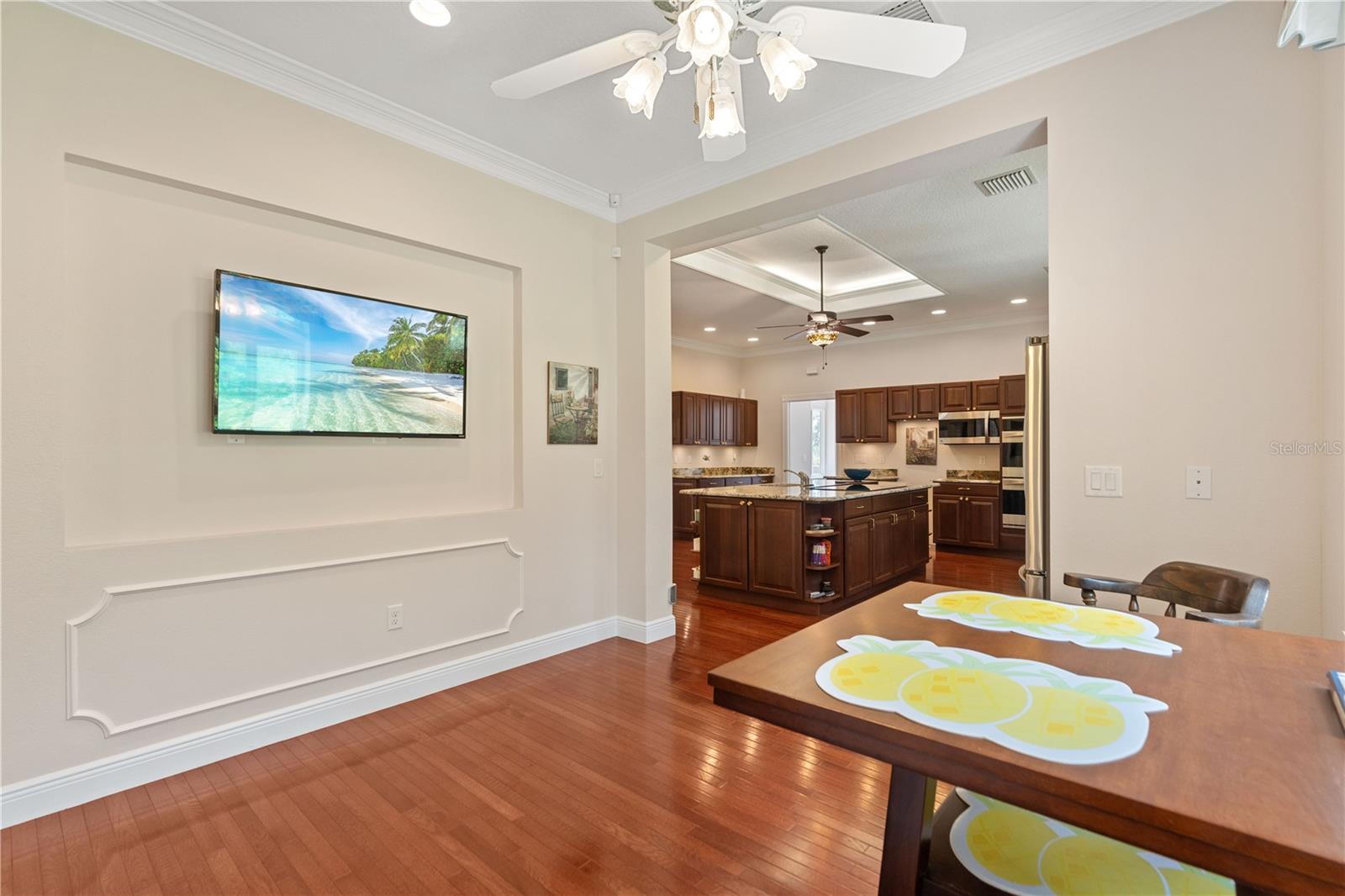 Image 31 of 99 For 22370 Skyview Circle
