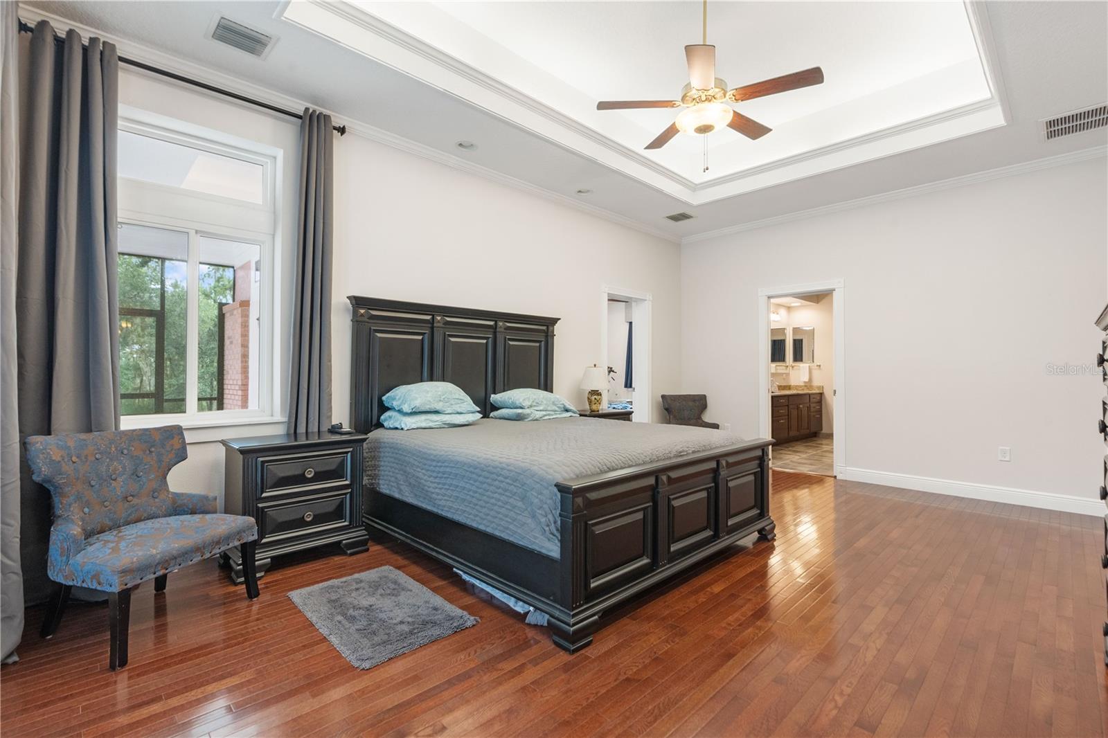 Image 37 of 99 For 22370 Skyview Circle