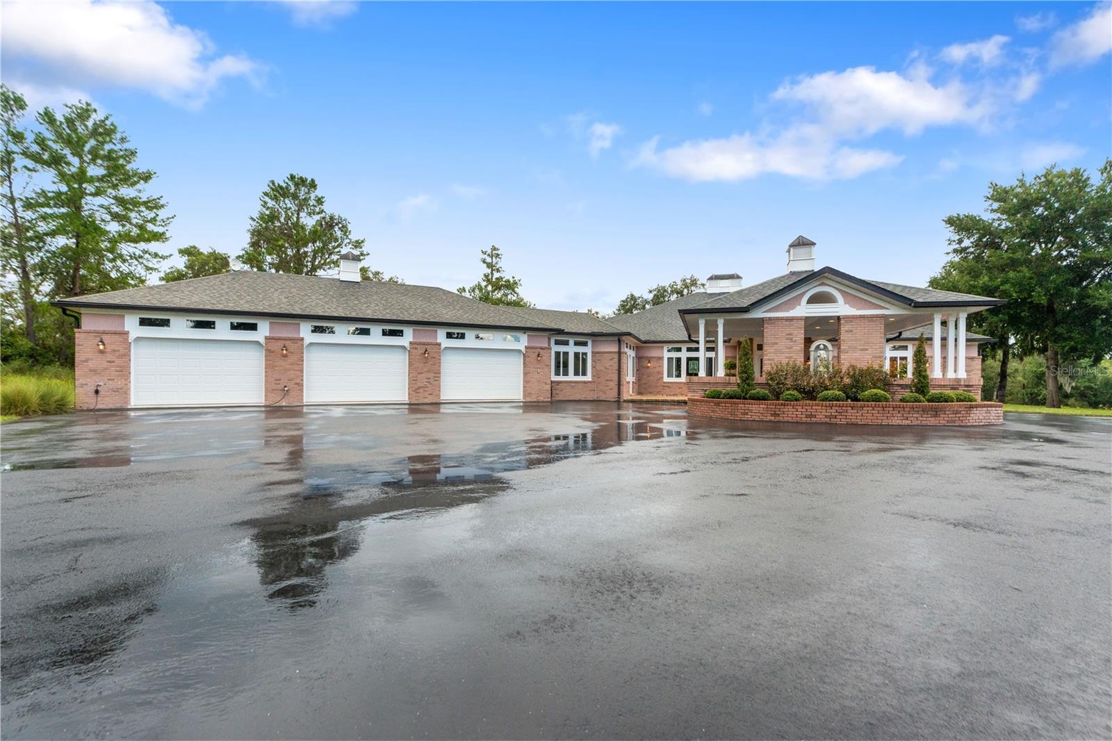 Image 6 of 99 For 22370 Skyview Circle