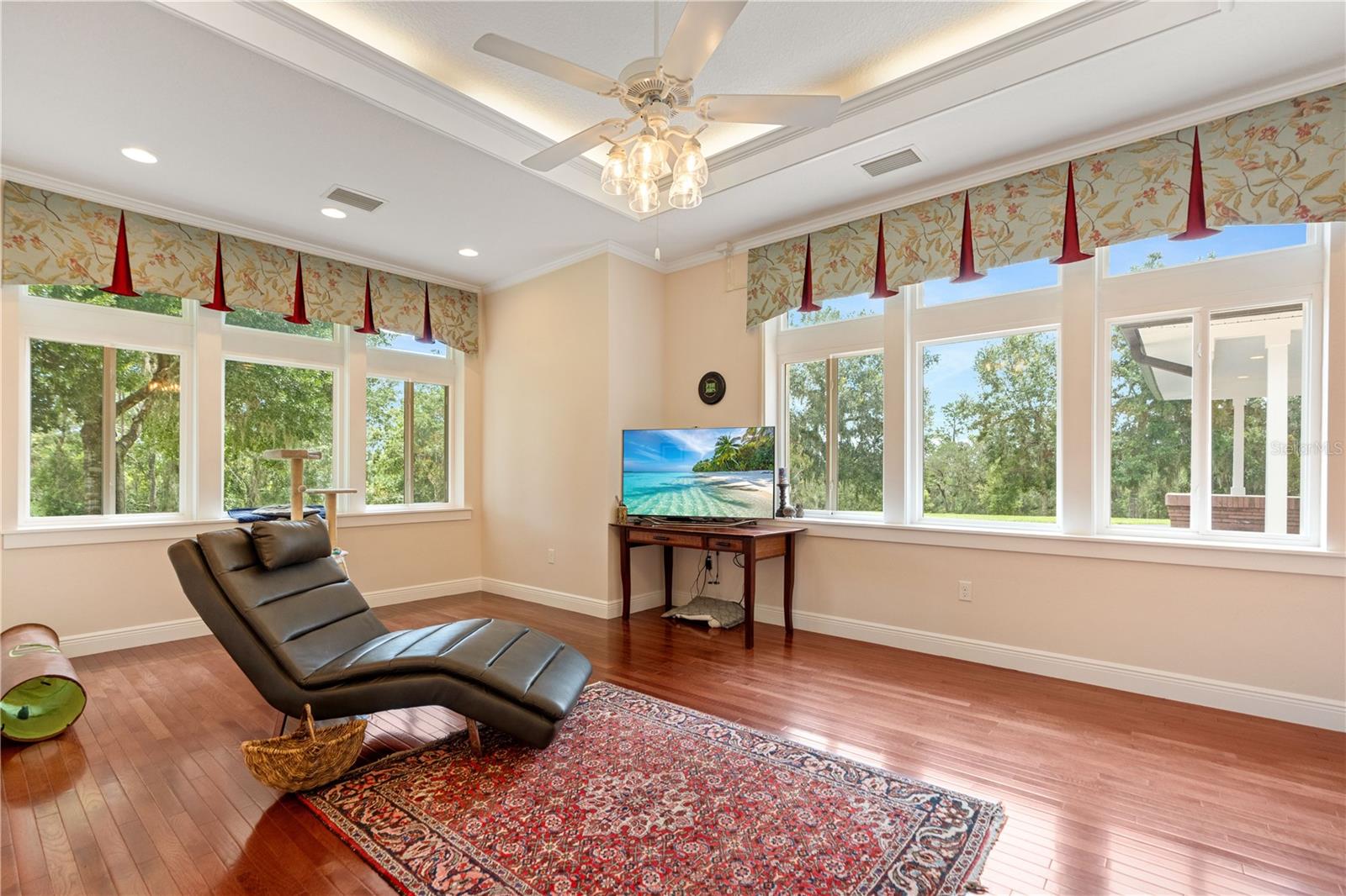 Image 70 of 99 For 22370 Skyview Circle