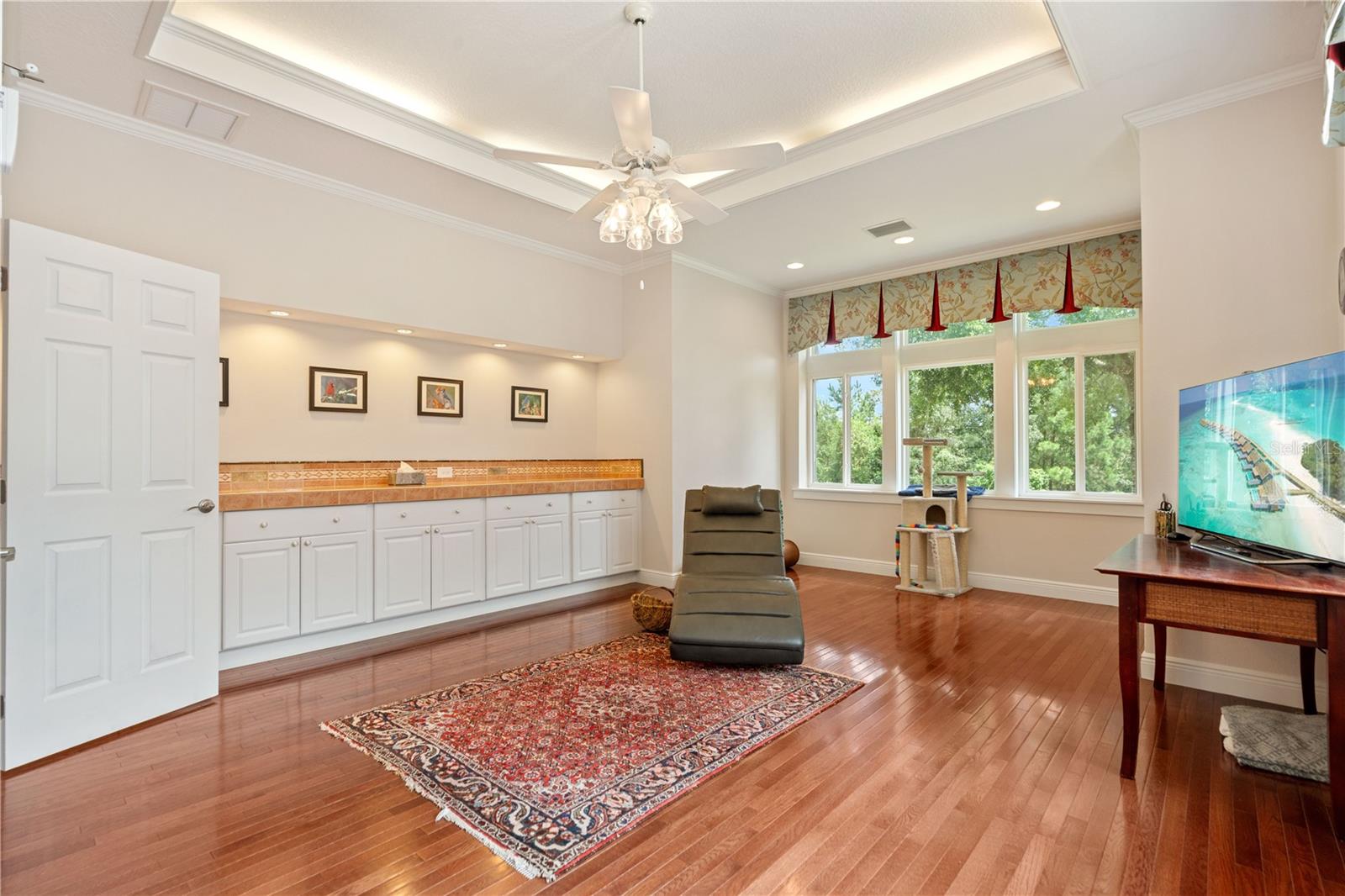 Image 71 of 99 For 22370 Skyview Circle