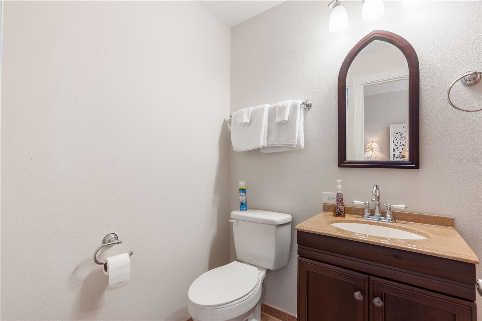 Image 73 of 99 For 22370 Skyview Circle