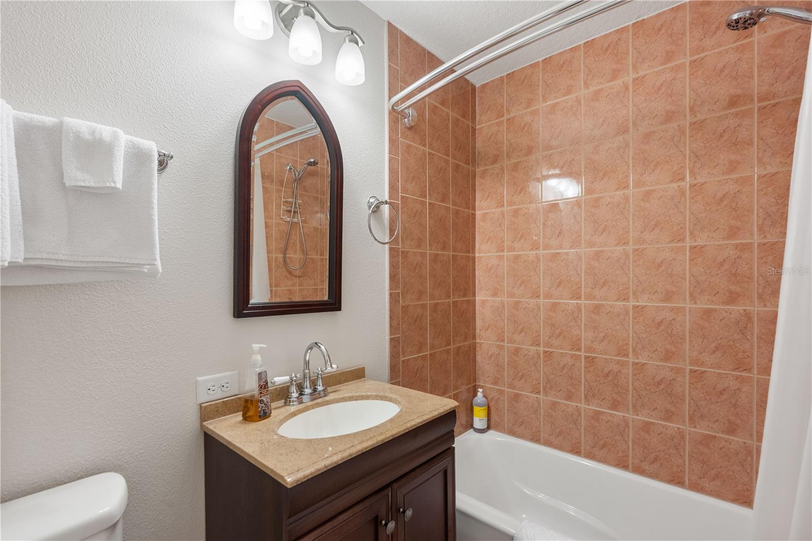 Image 75 of 99 For 22370 Skyview Circle