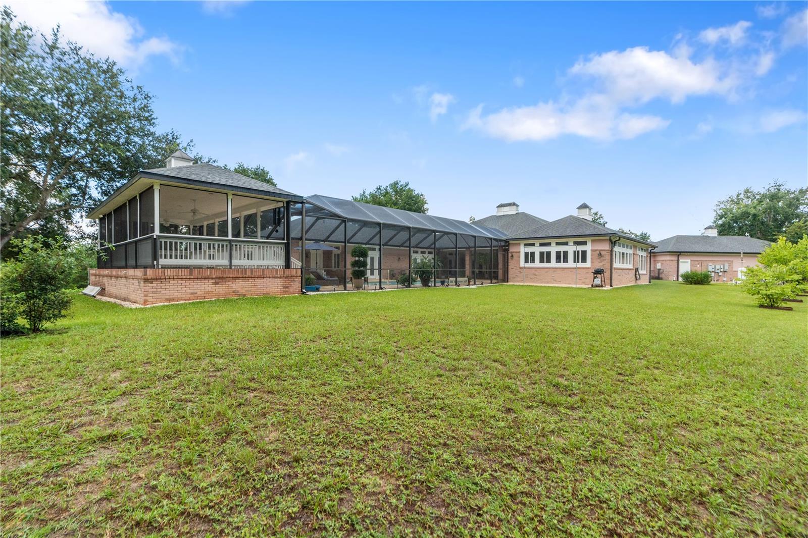 Image 89 of 99 For 22370 Skyview Circle