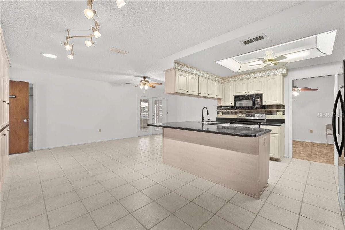 Image 11 of 77 For 11712 Foxfire Drive