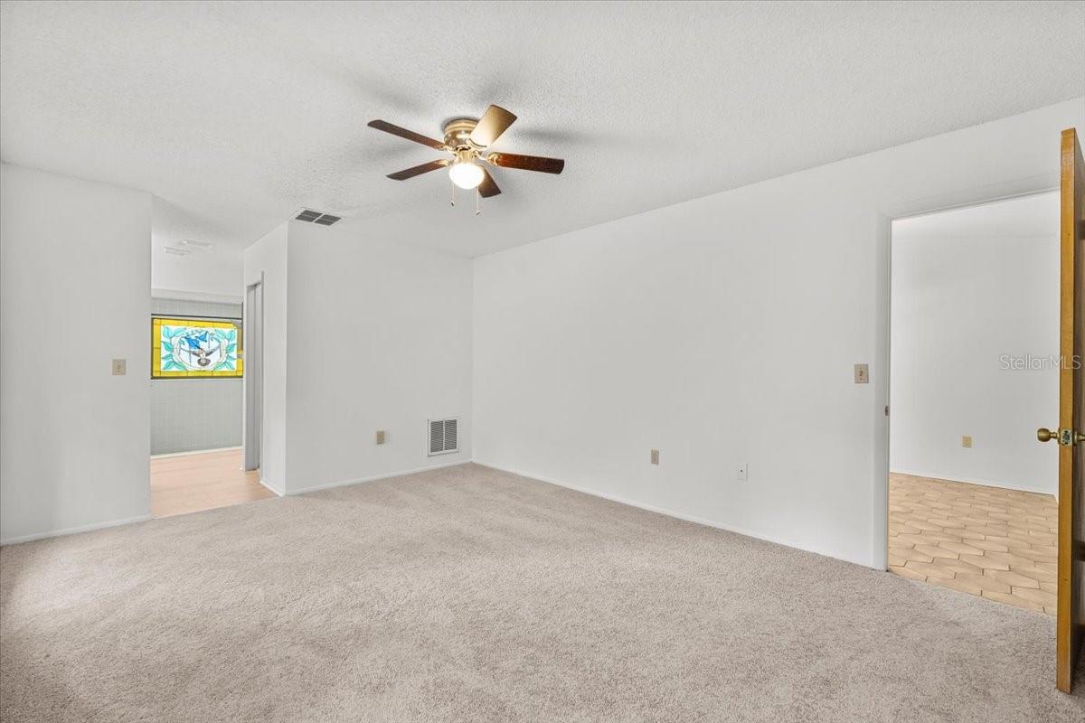 Image 17 of 77 For 11712 Foxfire Drive