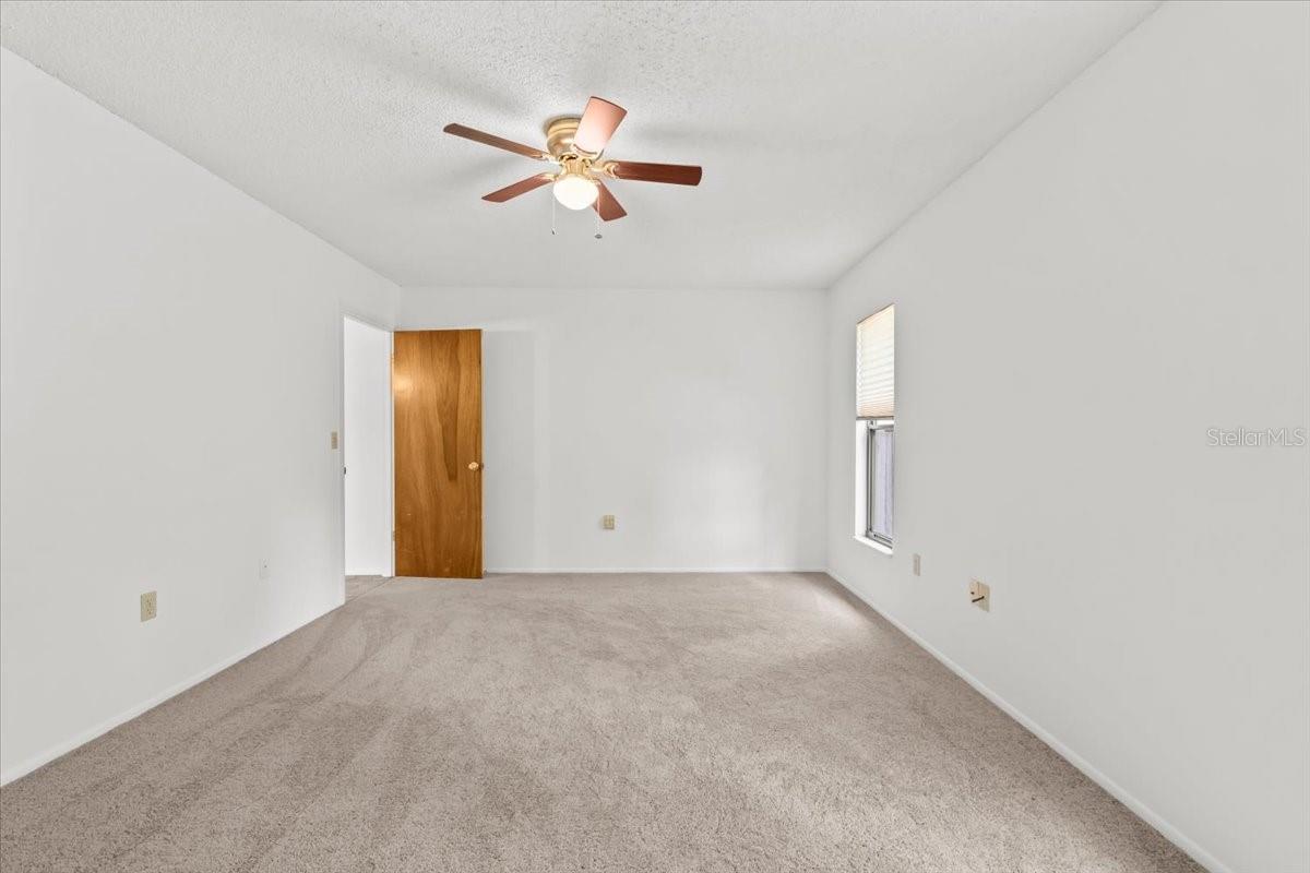 Image 19 of 77 For 11712 Foxfire Drive