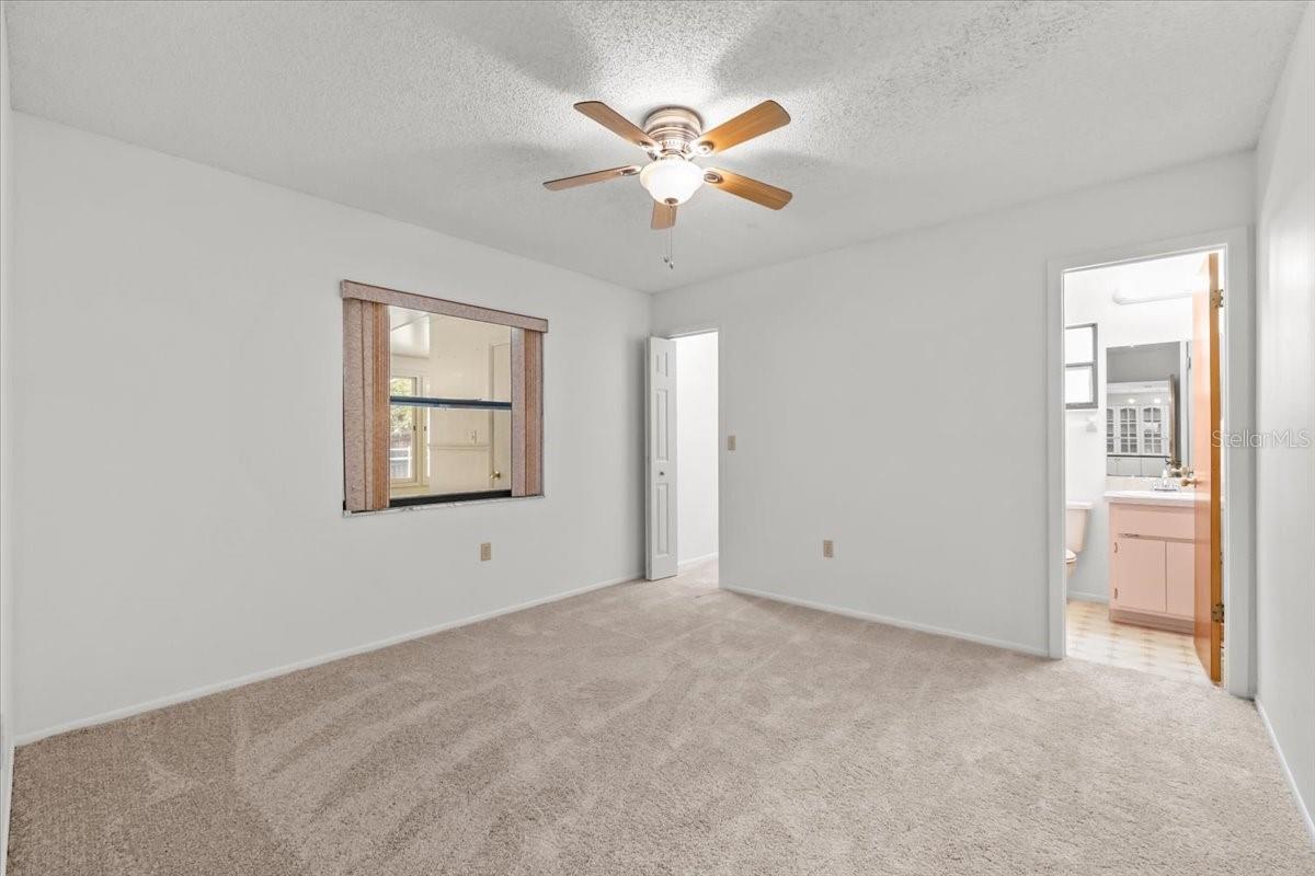 Image 22 of 77 For 11712 Foxfire Drive