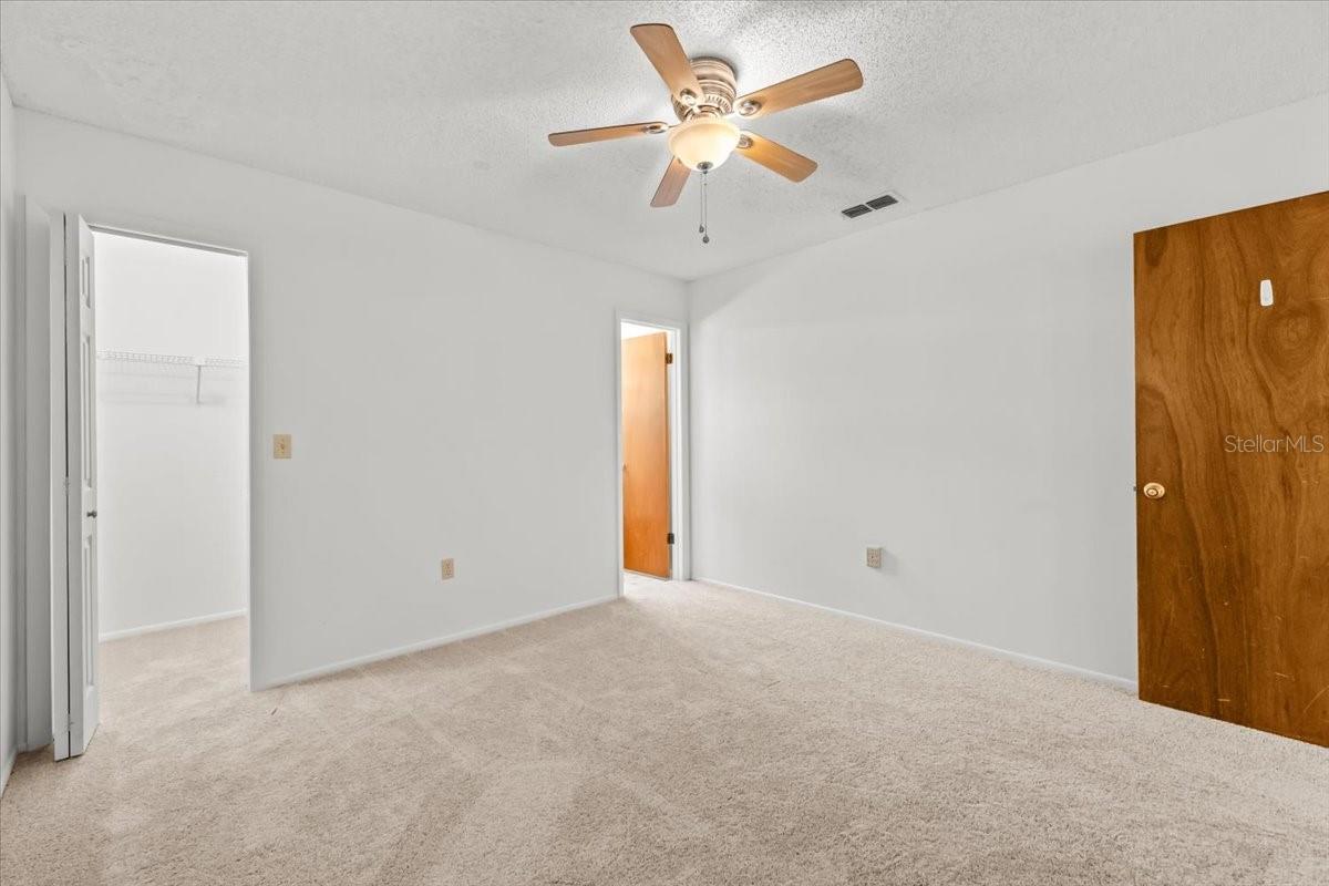 Image 23 of 77 For 11712 Foxfire Drive