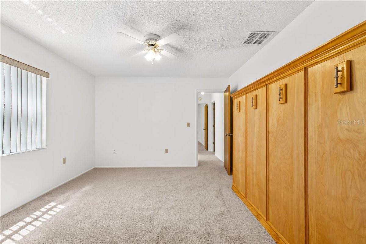 Image 26 of 77 For 11712 Foxfire Drive