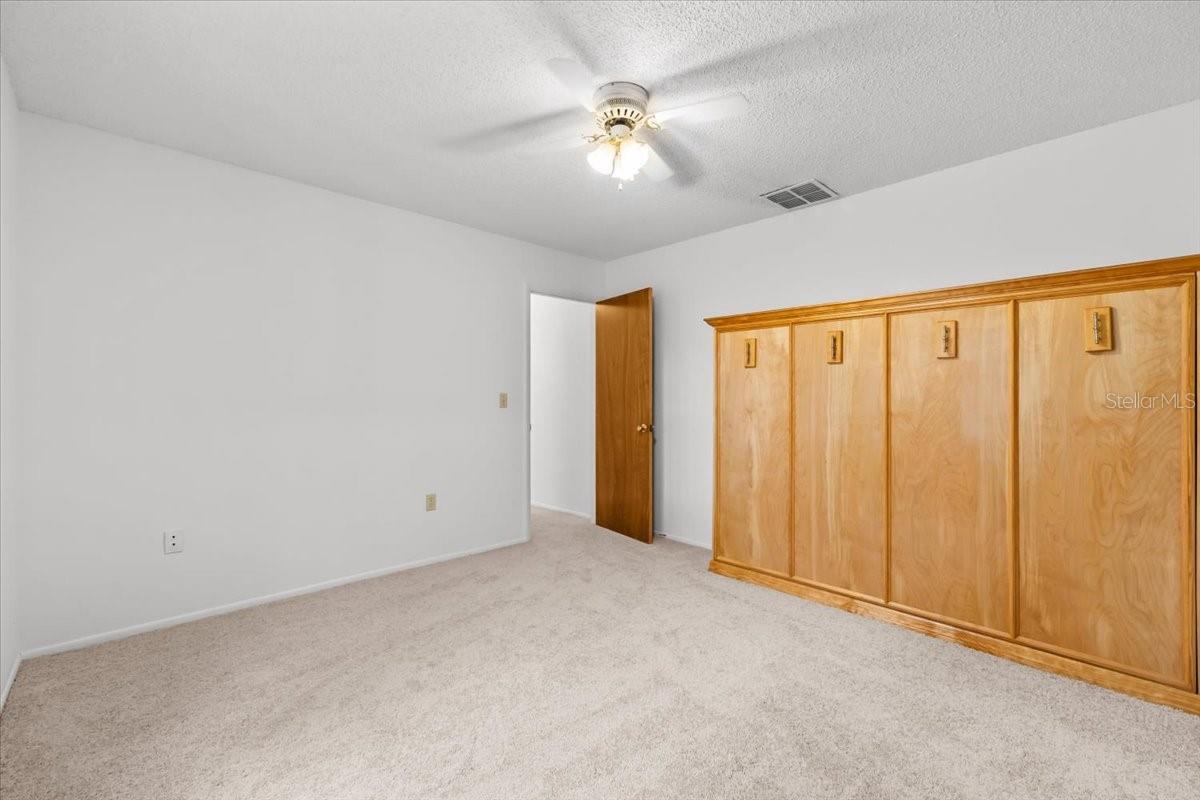 Image 27 of 77 For 11712 Foxfire Drive