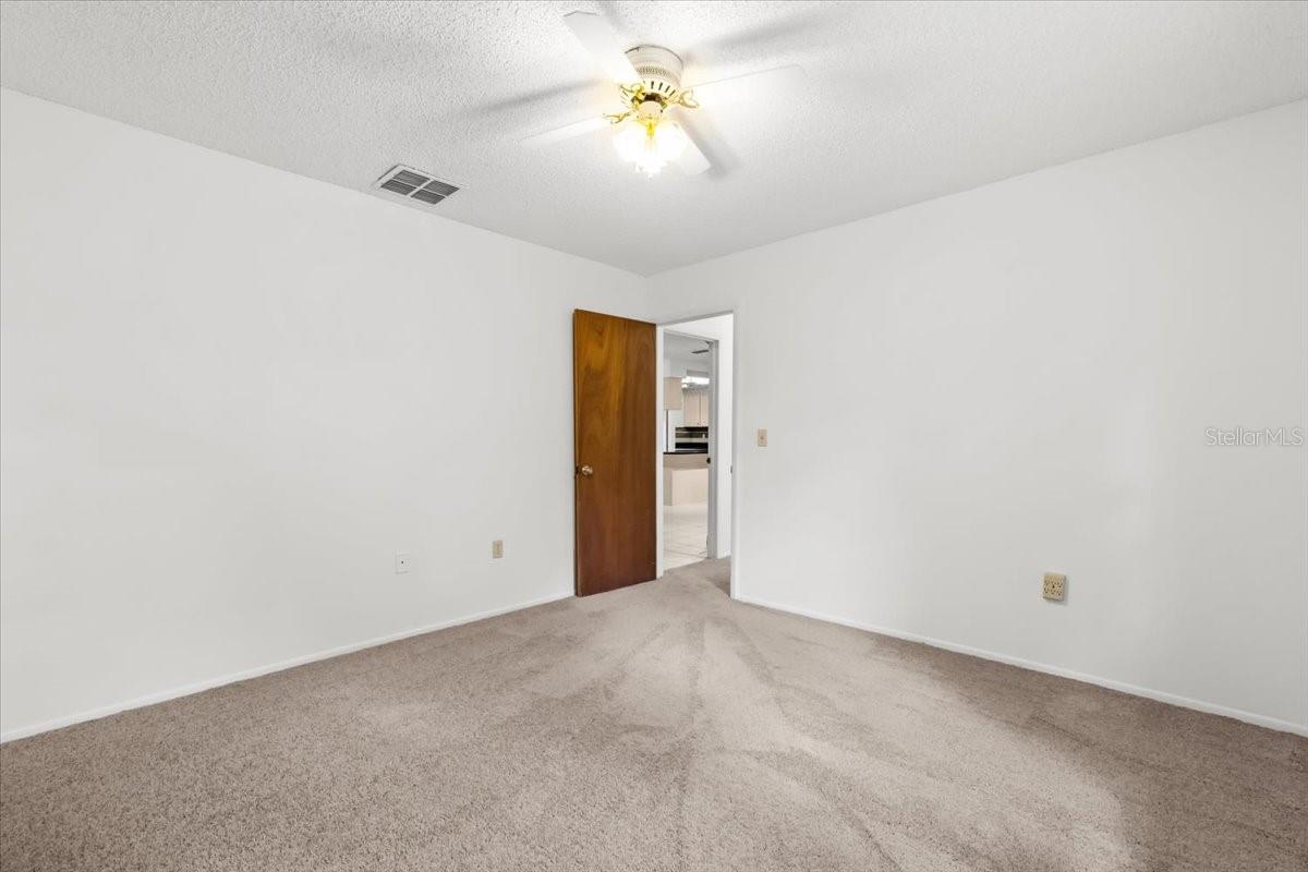 Image 28 of 77 For 11712 Foxfire Drive