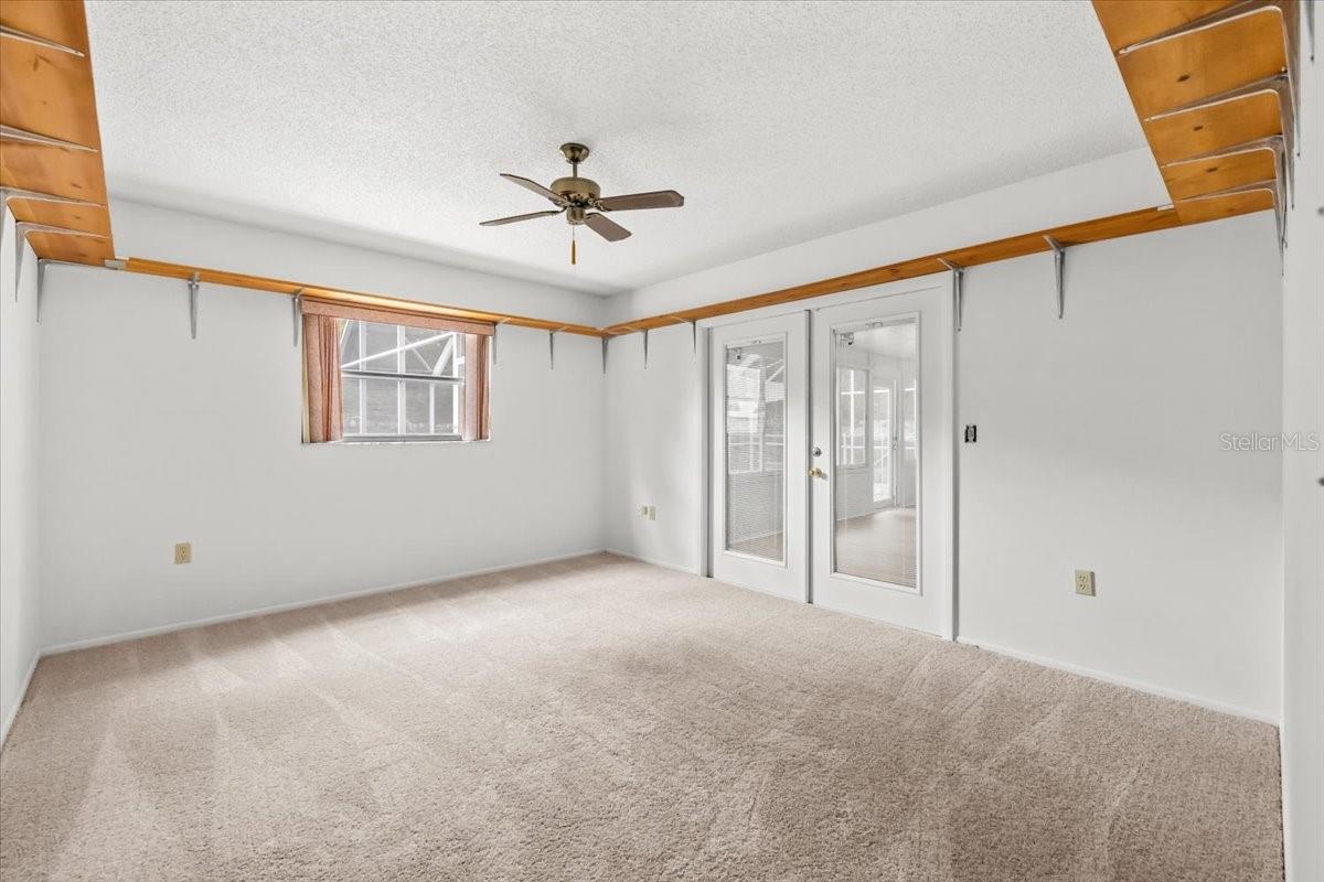Image 31 of 77 For 11712 Foxfire Drive