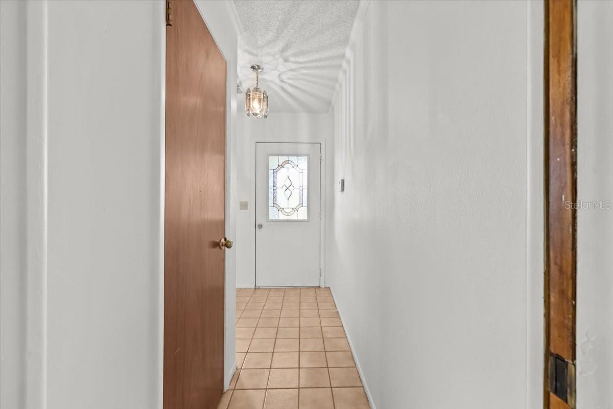 Image 34 of 77 For 11712 Foxfire Drive