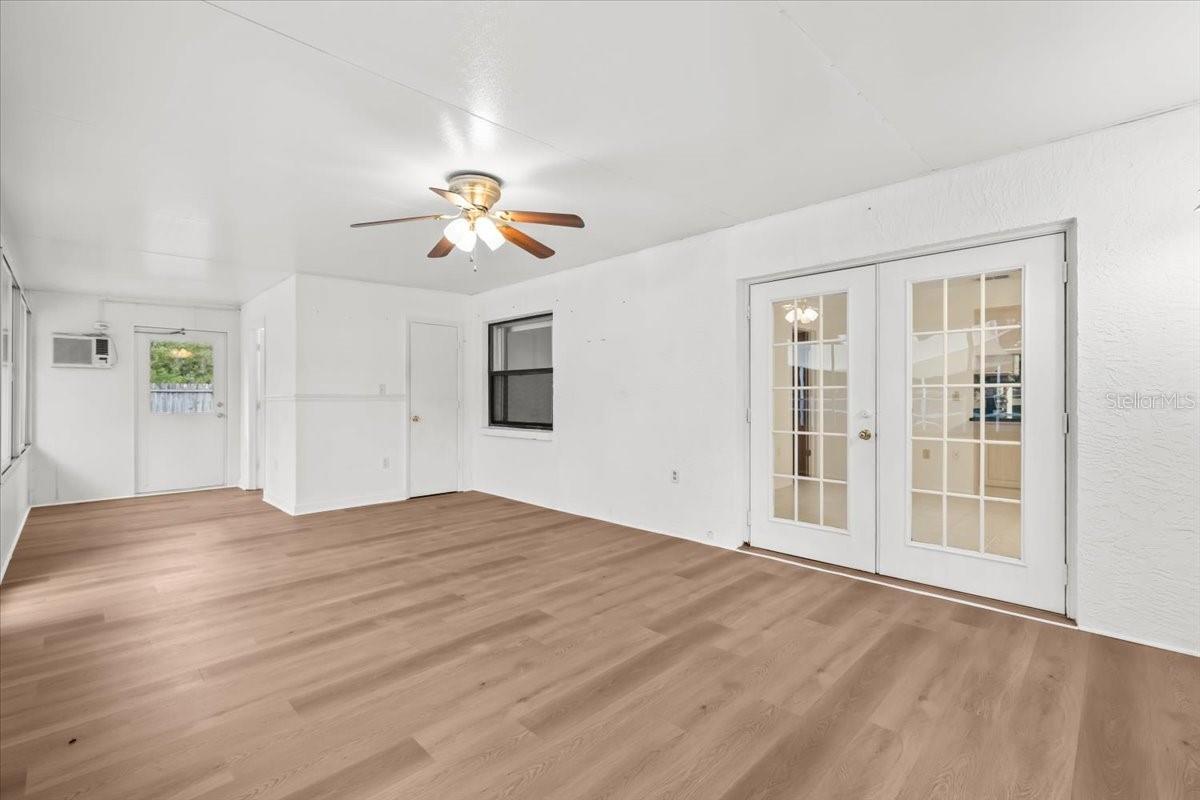 Image 35 of 77 For 11712 Foxfire Drive