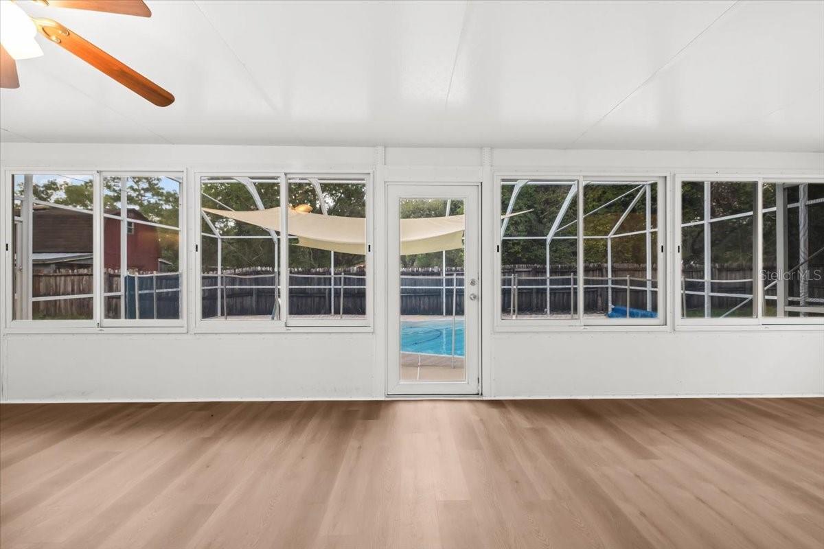 Image 37 of 77 For 11712 Foxfire Drive