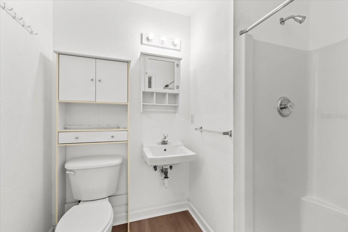 Image 43 of 77 For 11712 Foxfire Drive