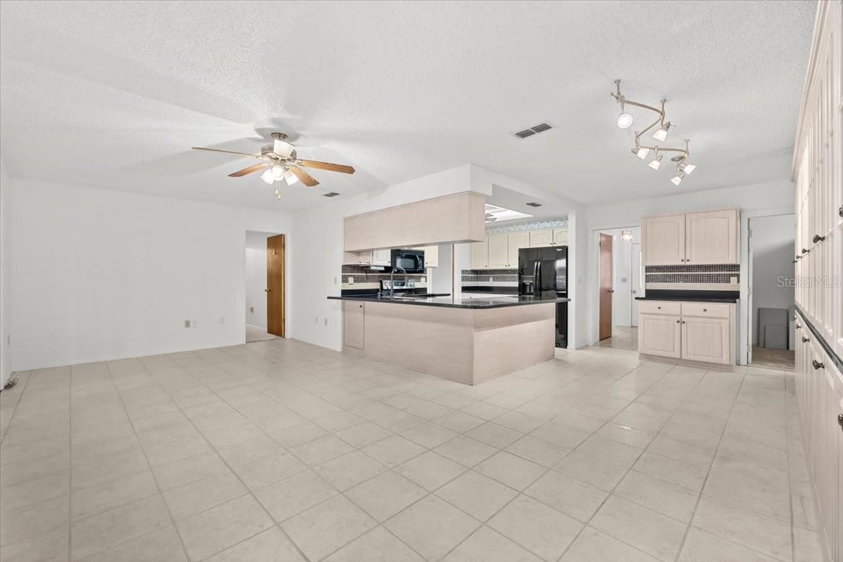 Image 5 of 77 For 11712 Foxfire Drive