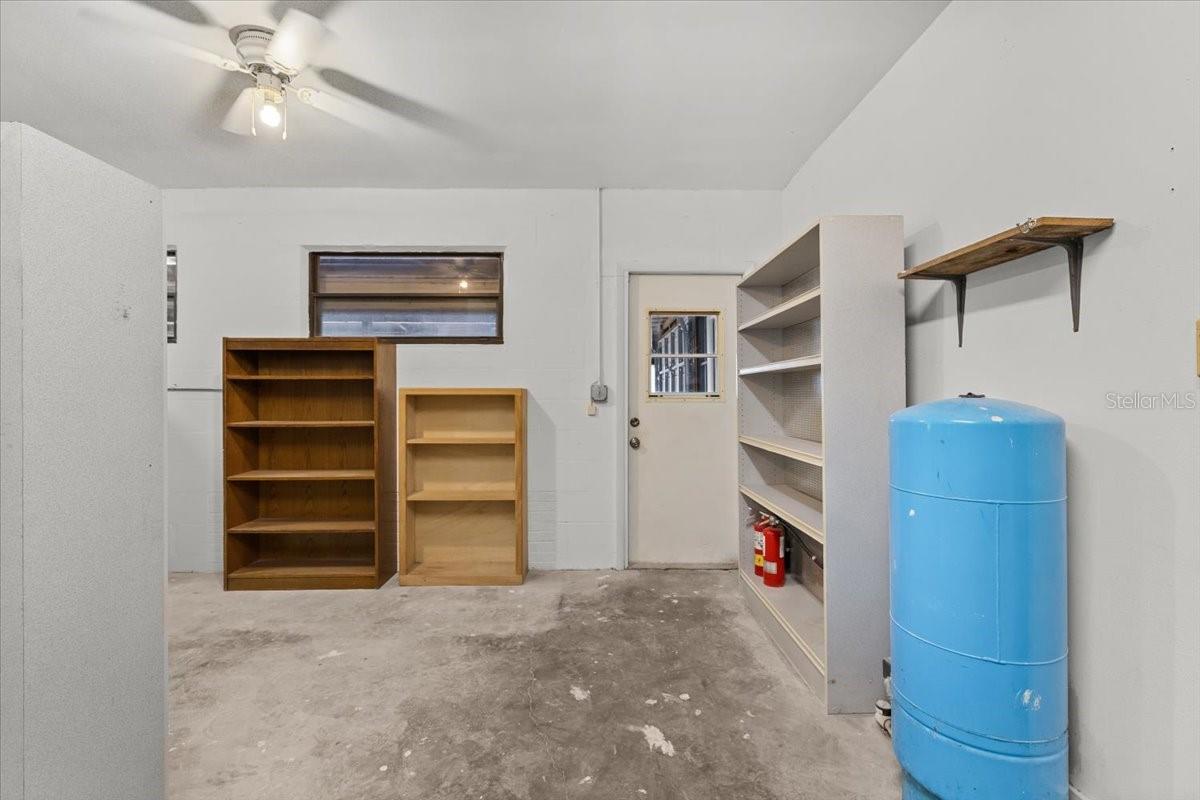 Image 51 of 77 For 11712 Foxfire Drive