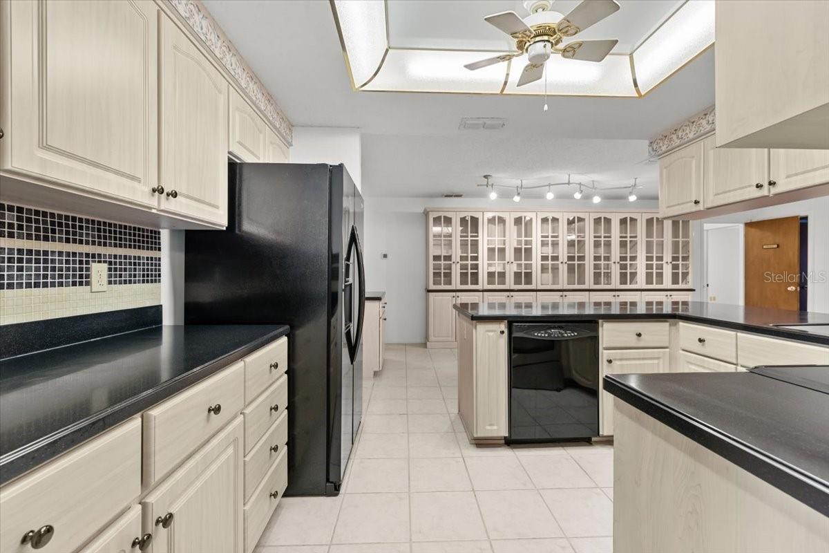 Image 6 of 77 For 11712 Foxfire Drive