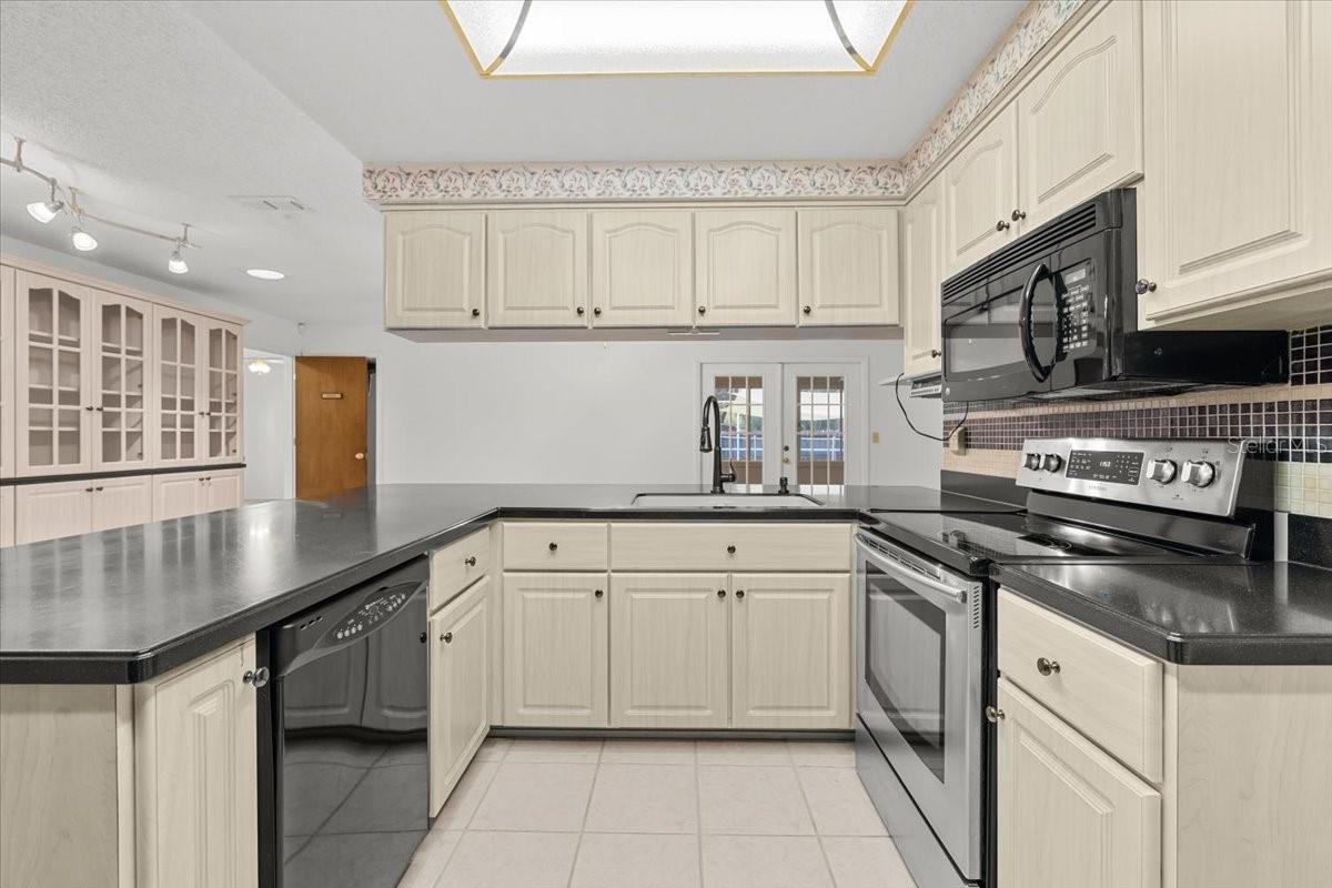 Image 7 of 77 For 11712 Foxfire Drive