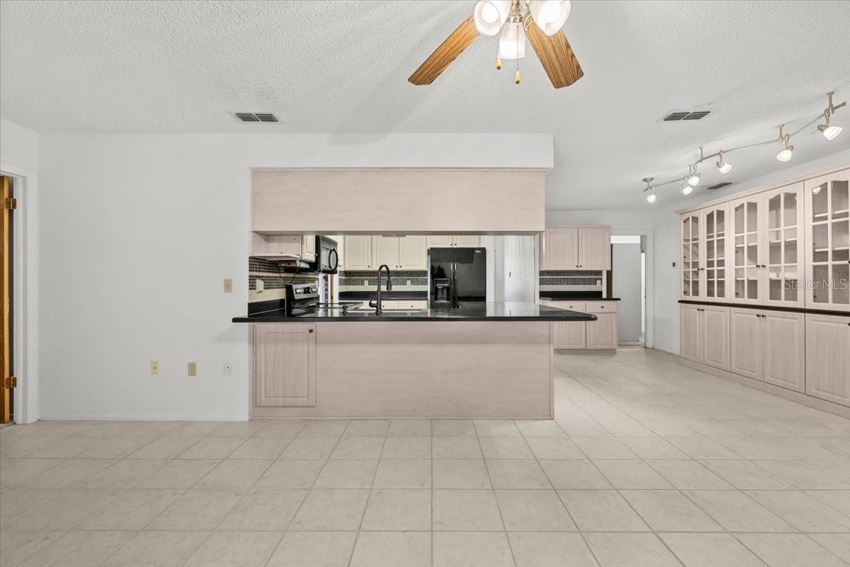 Image 8 of 77 For 11712 Foxfire Drive