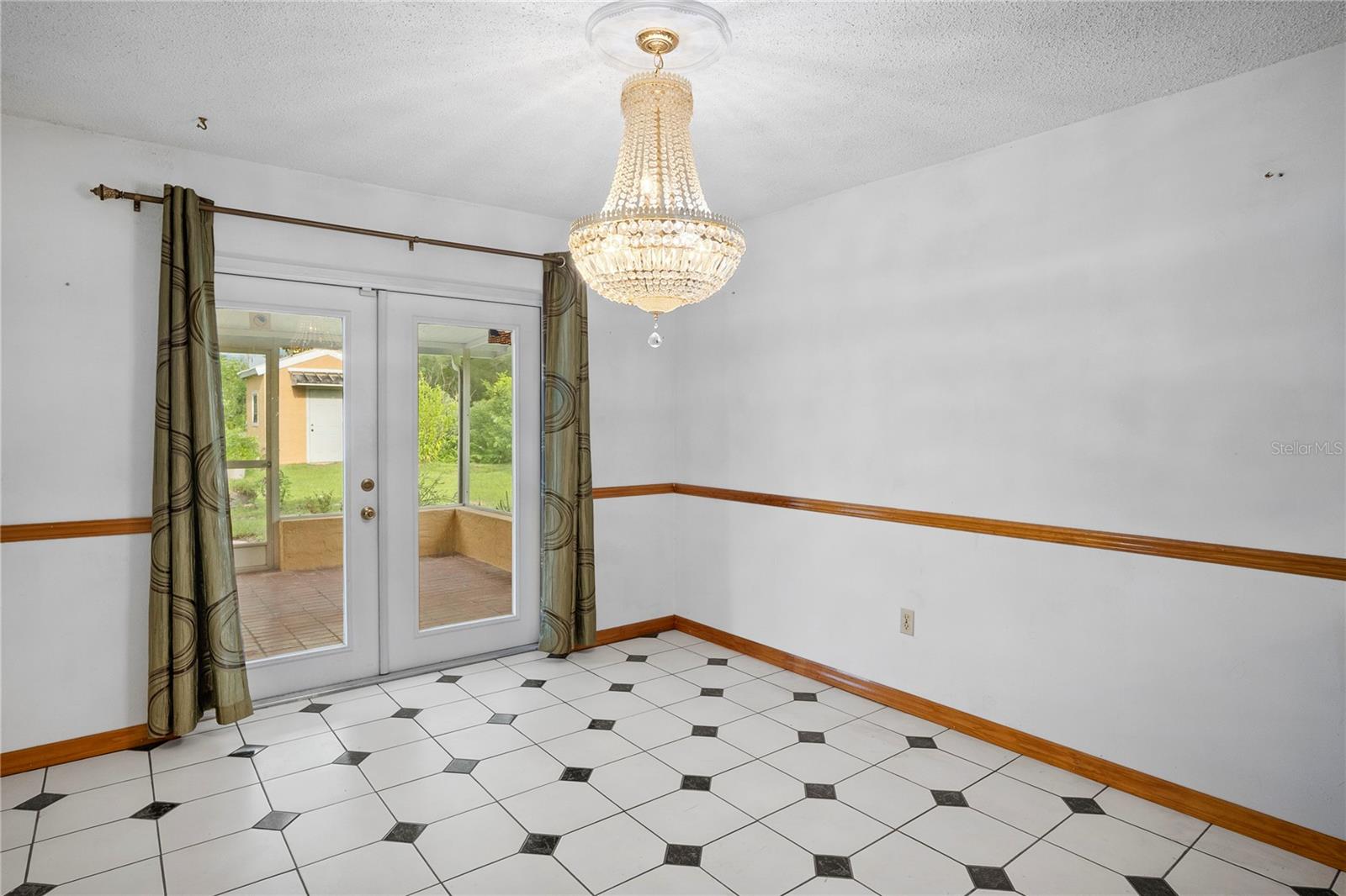 Image 18 of 39 For 10196 Thayer Street