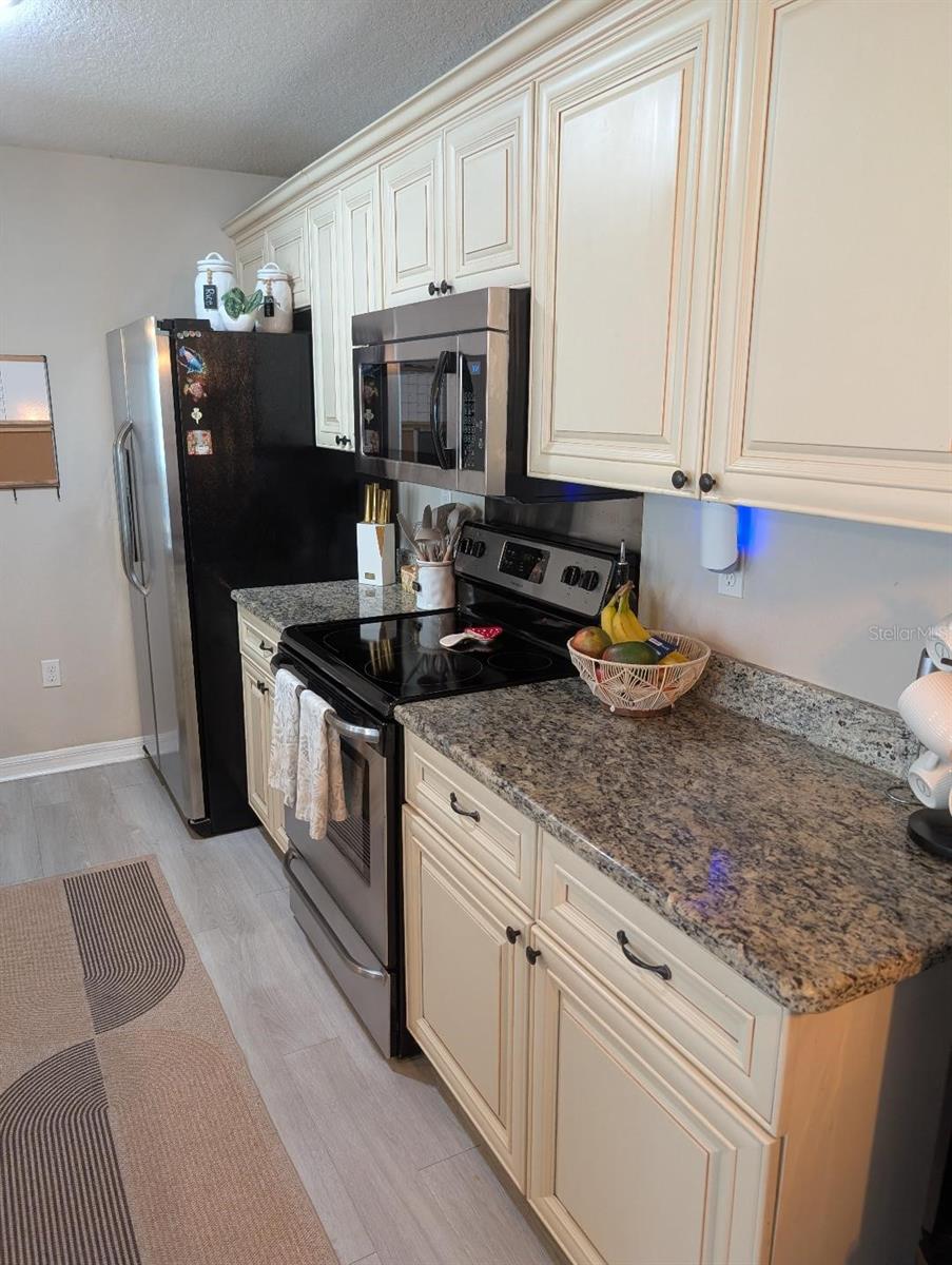 Listing photo id 2 for 6394 Banyan Boulevard 201